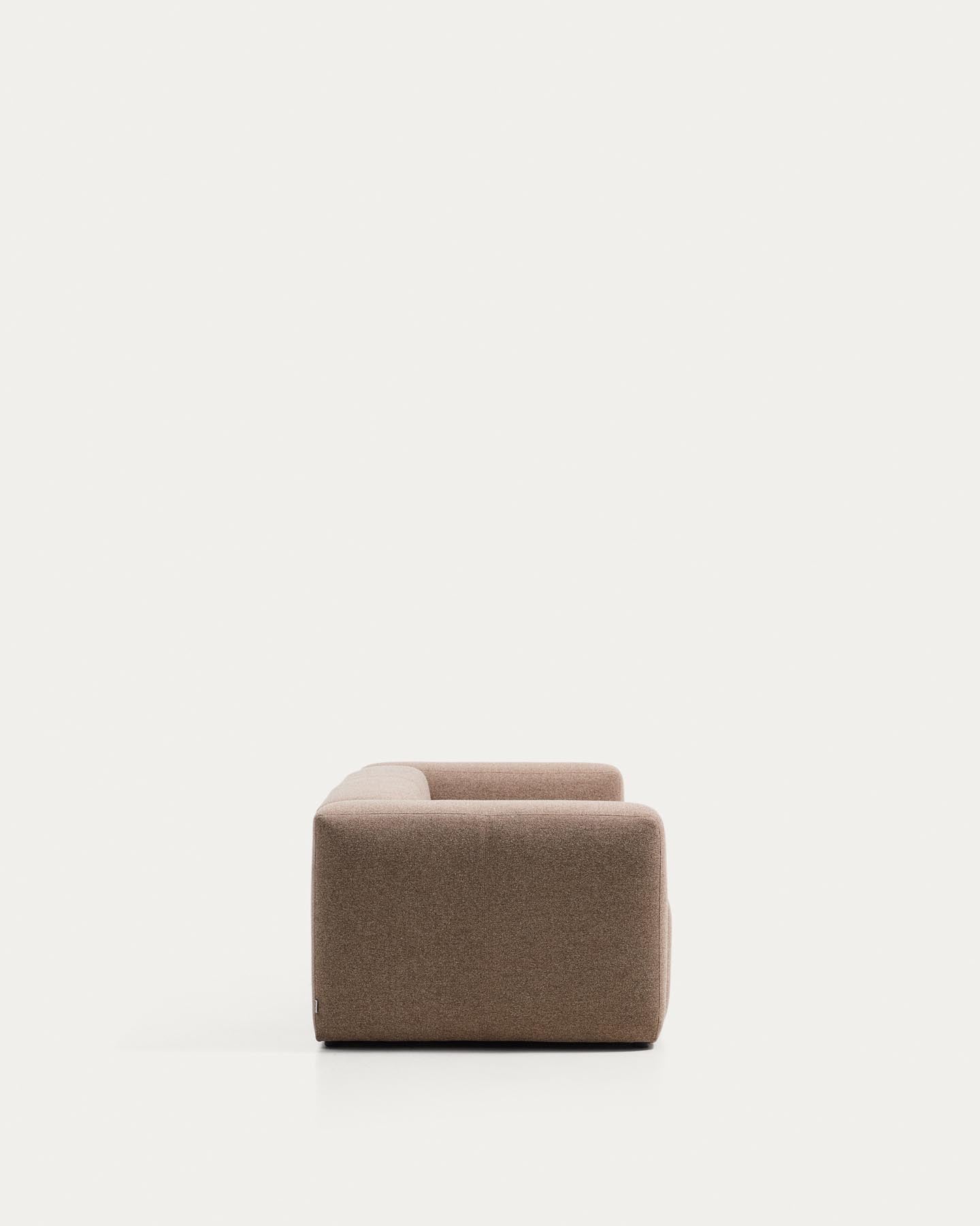 3-Sitzer-Sofa Blok in brauner Chenille, 240 cm, FSC Mix Credit in Taupe präsentiert im Onlineshop von KAQTU Design AG. 3er Sofa ist von Kave Home