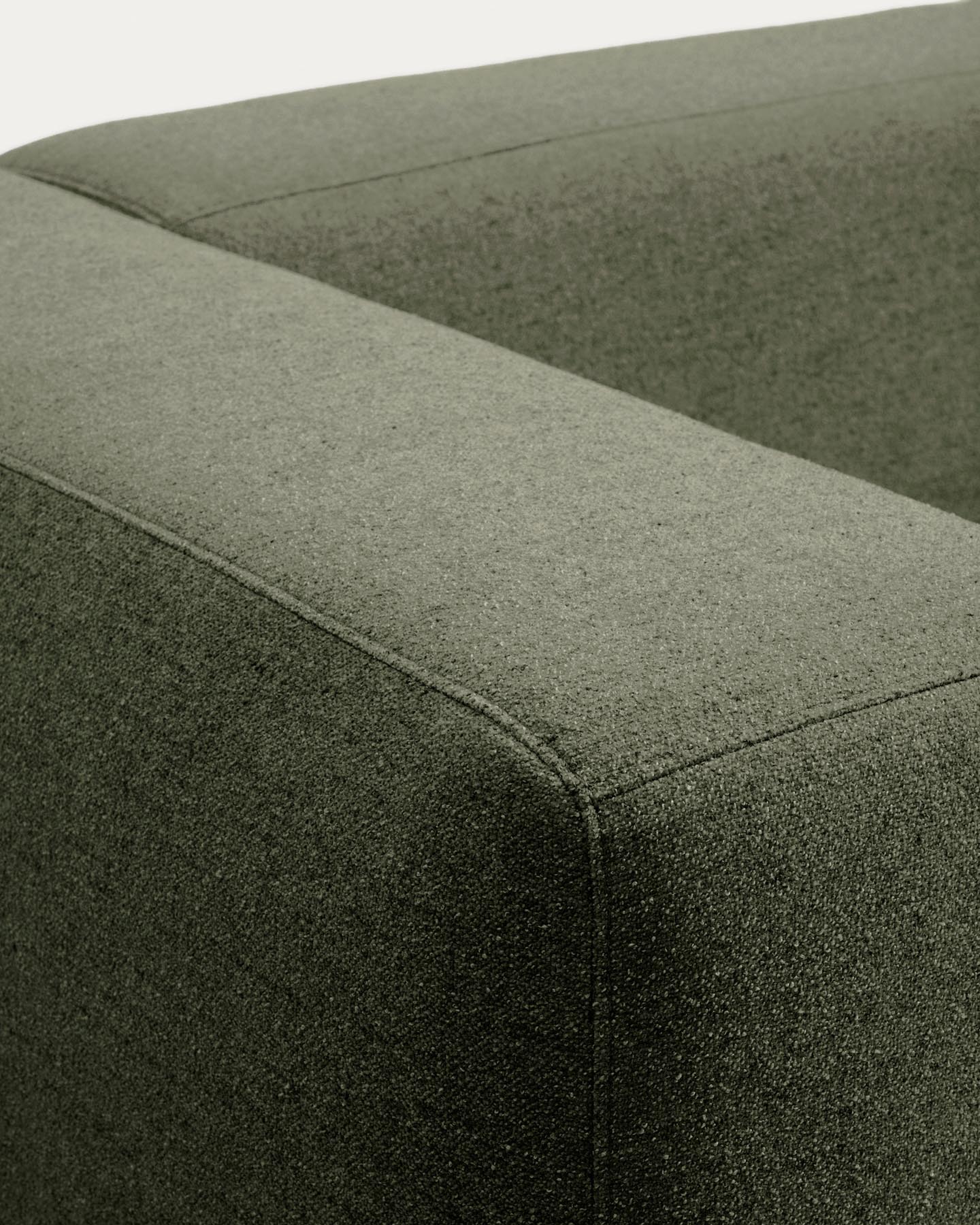3-Sitzer-Sofa Blok in moosgrüner Chenille, 240 cm, FSC Mix Credit in Grün präsentiert im Onlineshop von KAQTU Design AG. 3er Sofa ist von Kave Home