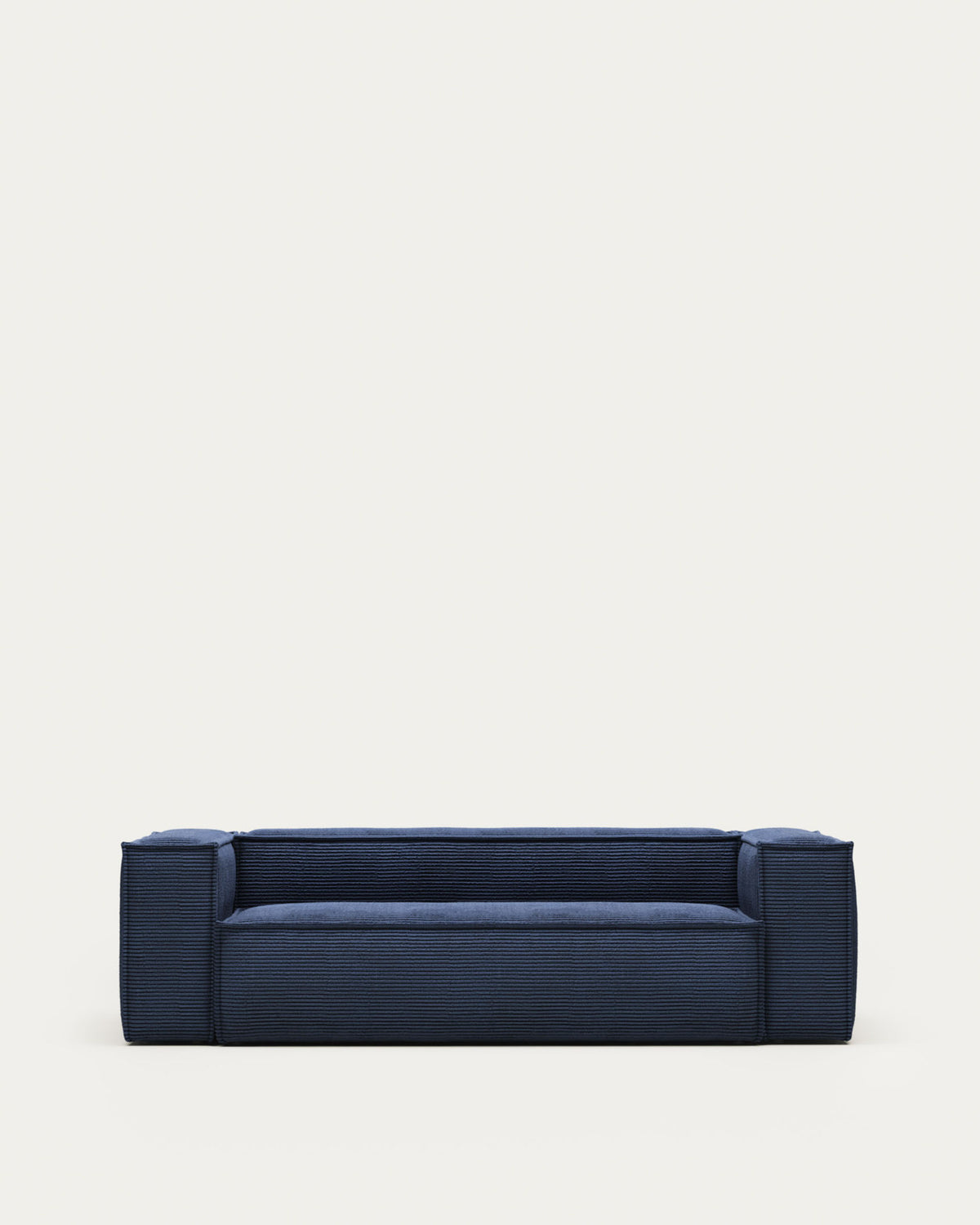 3-Sitzer-Sofa Blok, schwer entflammbar mit dickem, blauem Cord, 240 cm, FSC Mix Credit in Blau präsentiert im Onlineshop von KAQTU Design AG. 3er Sofa ist von Kave Home