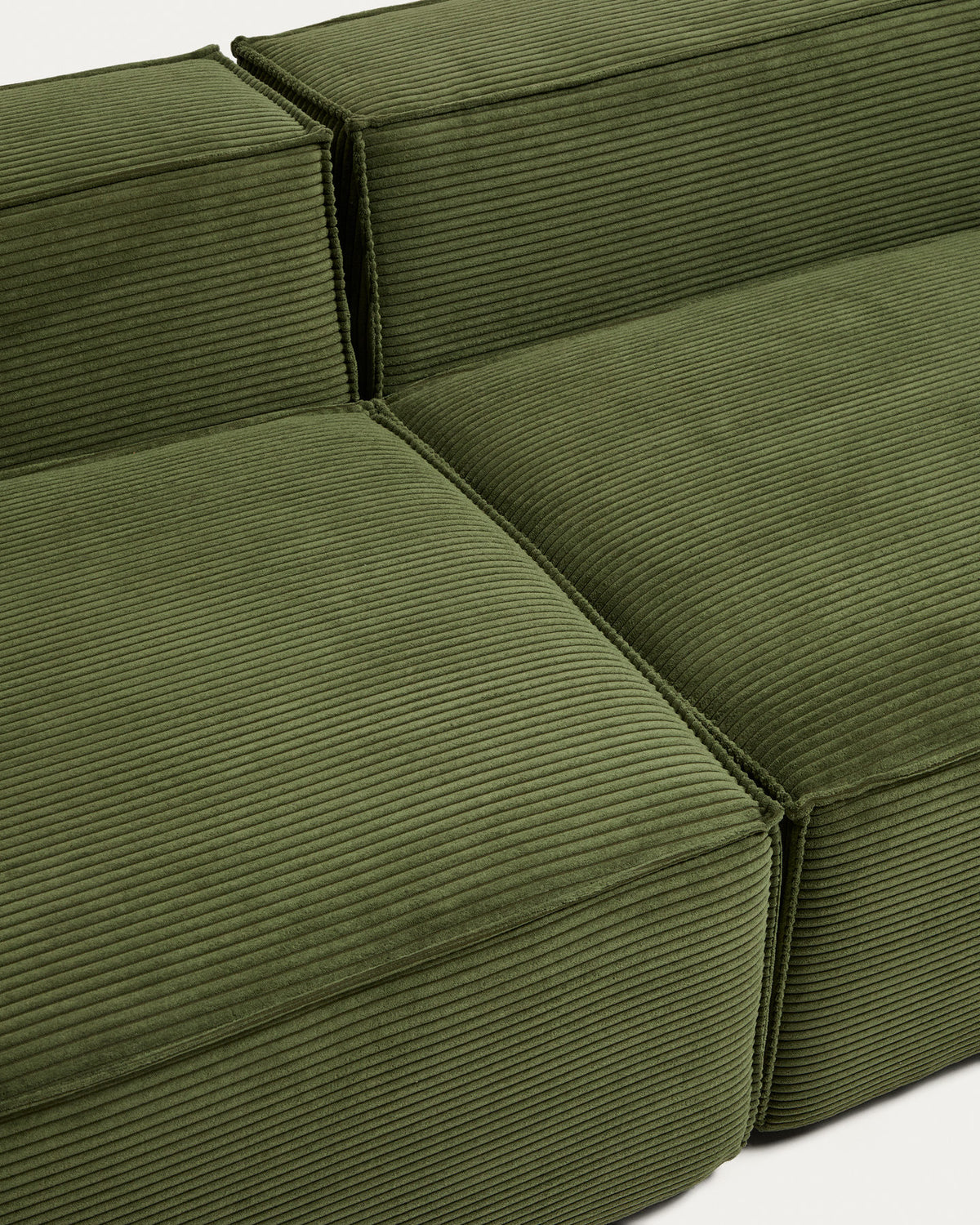 4-Sitzer-Sofa Blok in grobem grünem Cord, 380 cm, FSC Mix Credit in Grün präsentiert im Onlineshop von KAQTU Design AG. 4er Sofa ist von Kave Home