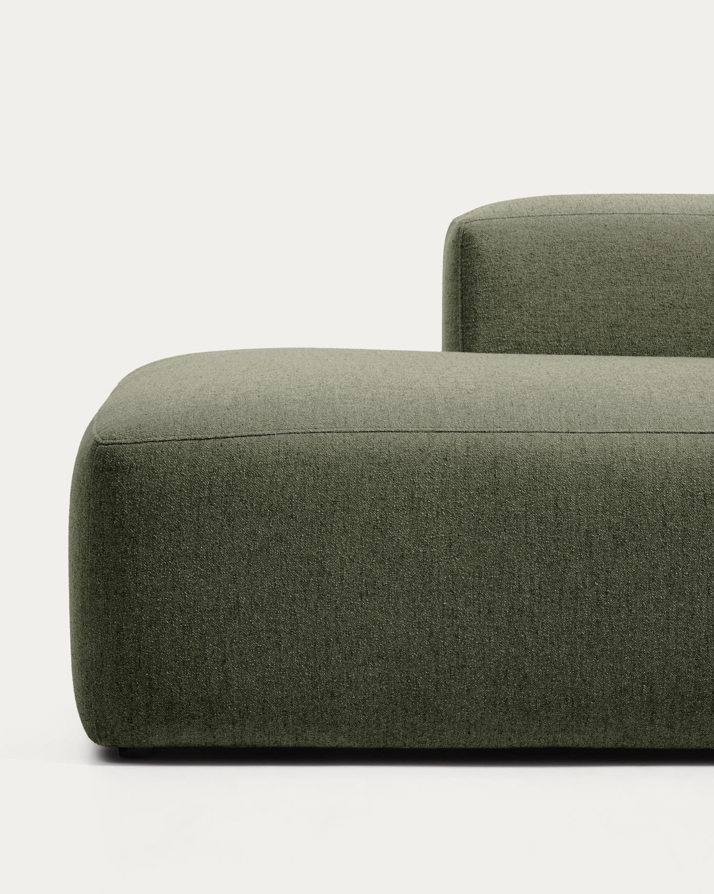 4-Sitzer-Sofa Blok in moosgrüner Chenille, 380 cm, FSC Mix Credit in Grün präsentiert im Onlineshop von KAQTU Design AG. 4er Sofa ist von Kave Home