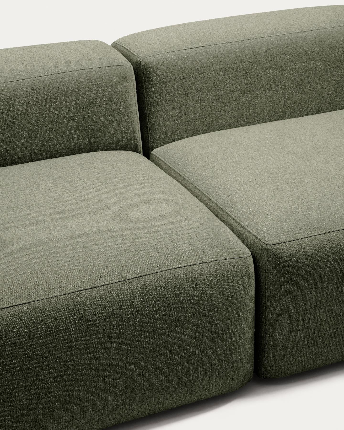 4-Sitzer-Sofa Blok in moosgrüner Chenille, 380 cm, FSC Mix Credit in Grün präsentiert im Onlineshop von KAQTU Design AG. 4er Sofa ist von Kave Home