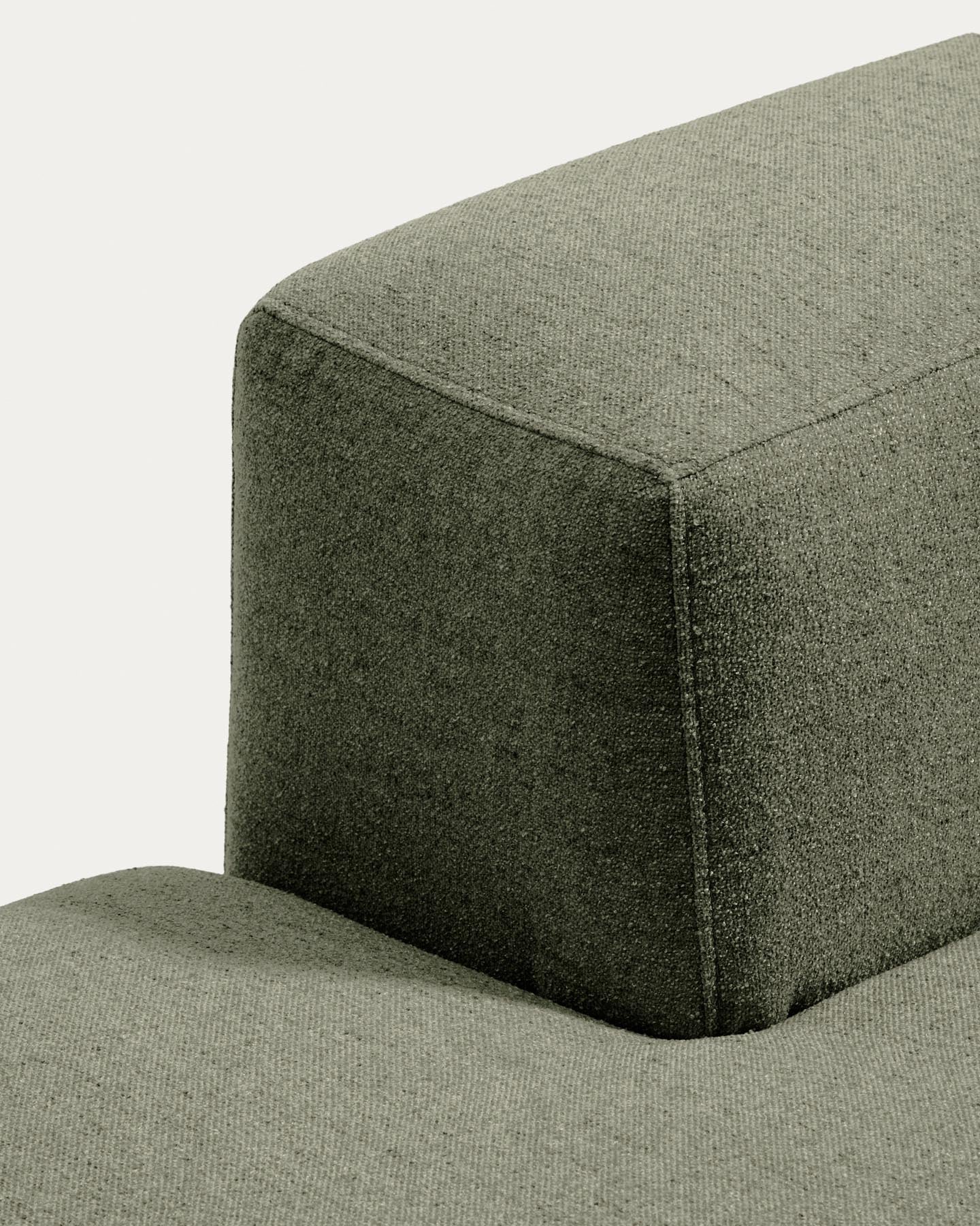 4-Sitzer-Sofa Blok in moosgrüner Chenille, 380 cm, FSC Mix Credit in Grün präsentiert im Onlineshop von KAQTU Design AG. 4er Sofa ist von Kave Home