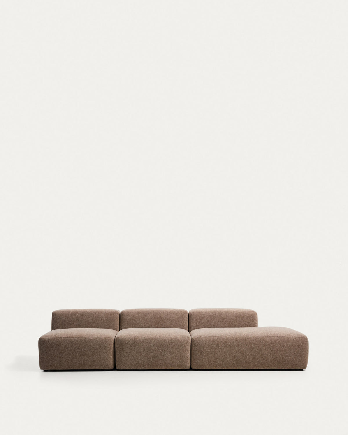 3-Sitzer-Sofa Blok mit Randmodul rechts in brauner Chenille, 325 cm, FSC Mix Credit in Taupe präsentiert im Onlineshop von KAQTU Design AG. 3er Sofa ist von Kave Home