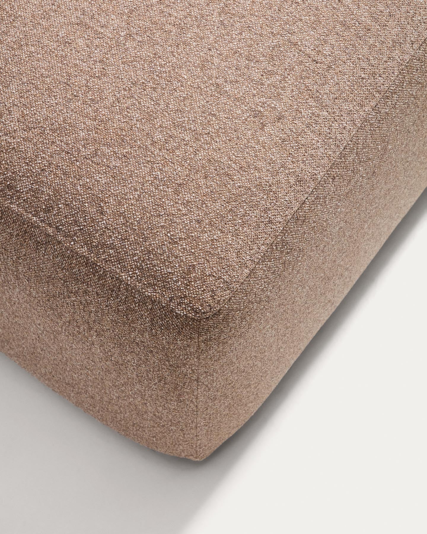 3-Sitzer-Sofa Blok mit Randmodul rechts in brauner Chenille, 325 cm, FSC Mix Credit in Taupe präsentiert im Onlineshop von KAQTU Design AG. 3er Sofa ist von Kave Home