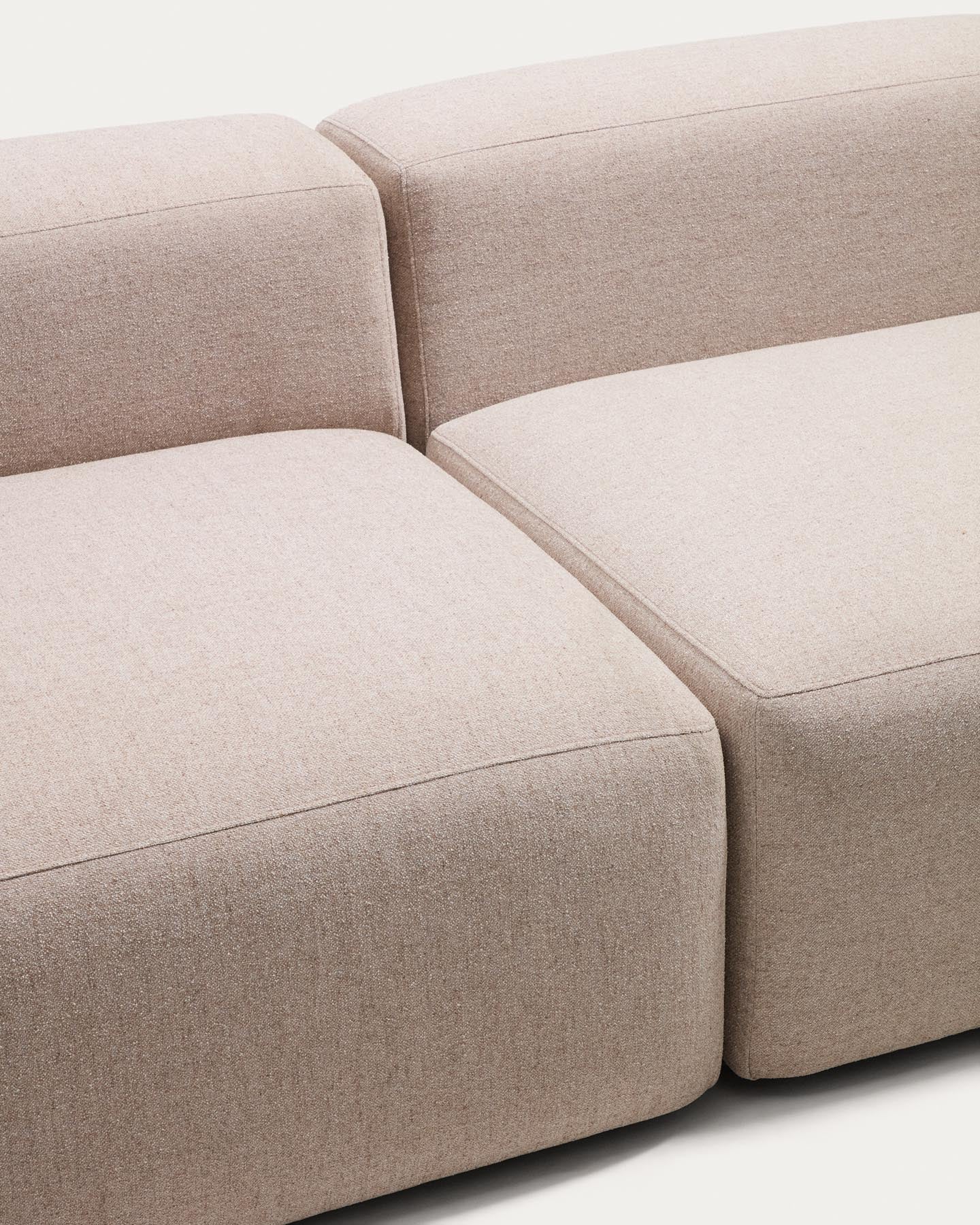3-Sitzer-Sofa Blok mit Randmodul rechts in beiger Chenille, 325 cm, FSC Mix Credit in Beige präsentiert im Onlineshop von KAQTU Design AG. 3er Sofa ist von Kave Home