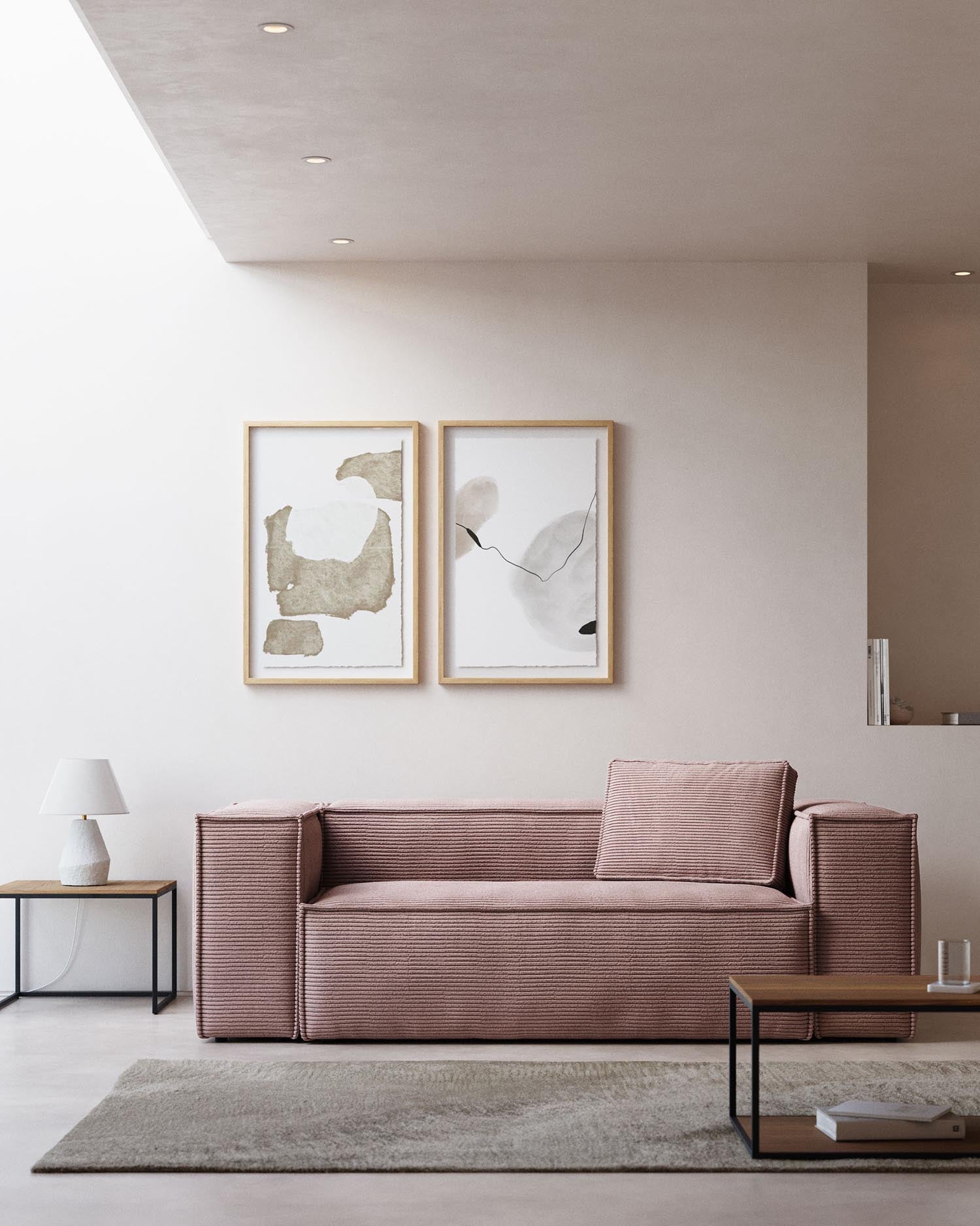 Elegantes 2-Sitzer-Sofa in rosa Cord, 210 cm breit, vereint Komfort und Stil für moderne, gemütliche Wohnräume.