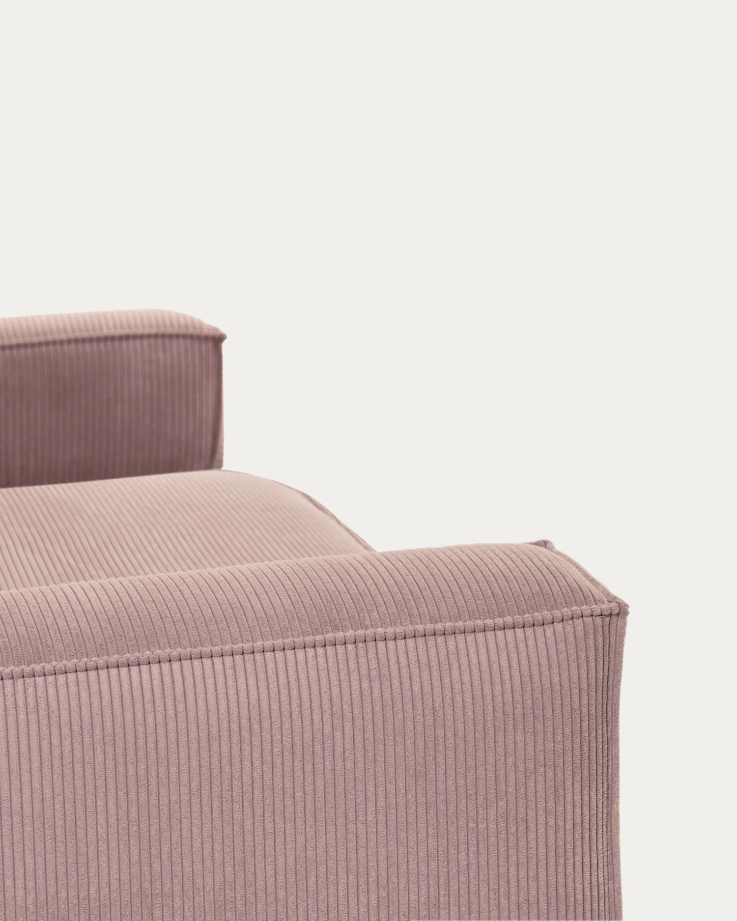 Elegantes 2-Sitzer-Sofa in rosa Cord, 210 cm breit, vereint Komfort und Stil für moderne, gemütliche Wohnräume.