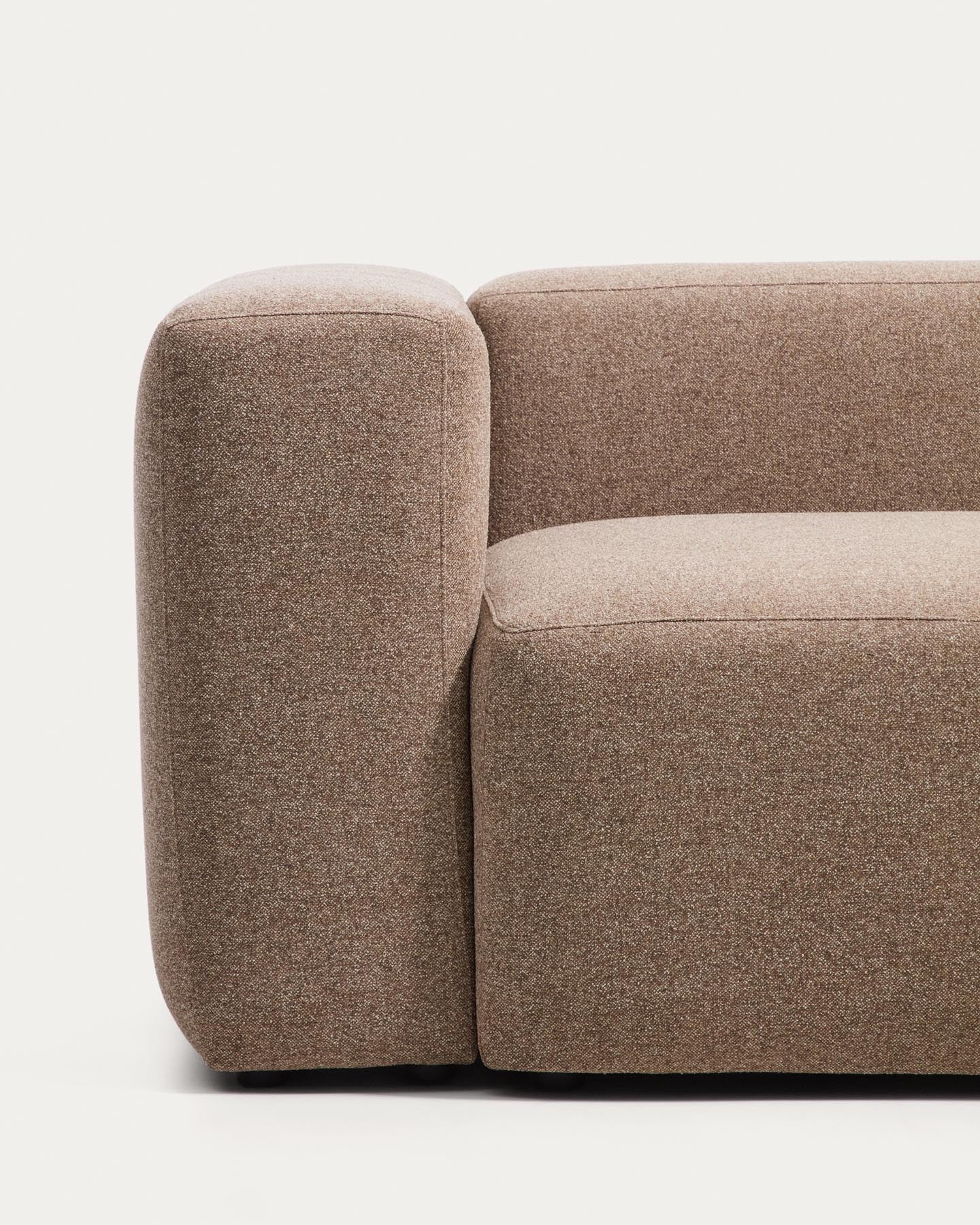 2-Sitzer-Sofa Blok in brauner Chenille, 210 cm, FSC Mix Credit in Taupe präsentiert im Onlineshop von KAQTU Design AG. 2er Sofa ist von Kave Home