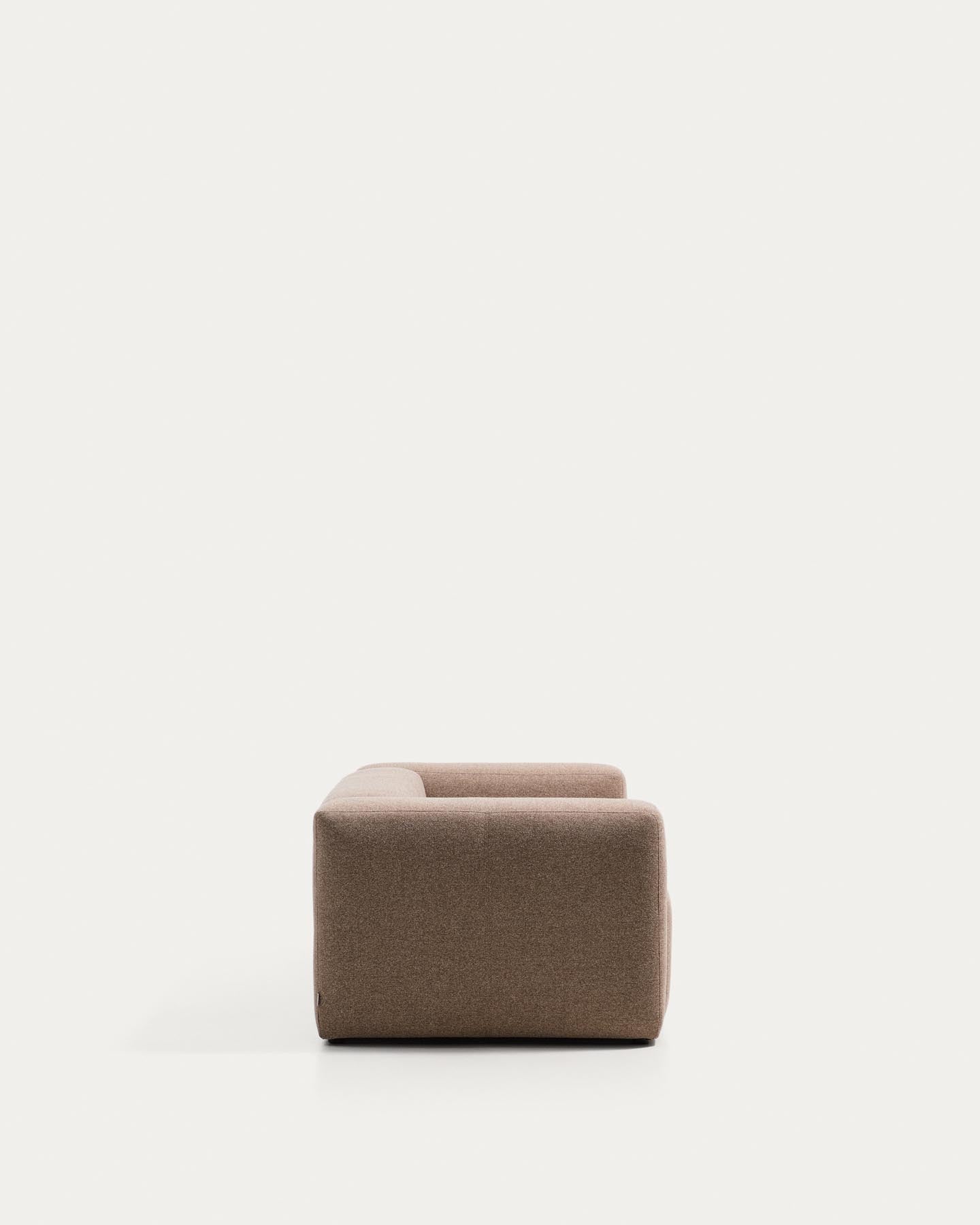 2-Sitzer-Sofa Blok in brauner Chenille, 210 cm, FSC Mix Credit in Taupe präsentiert im Onlineshop von KAQTU Design AG. 2er Sofa ist von Kave Home