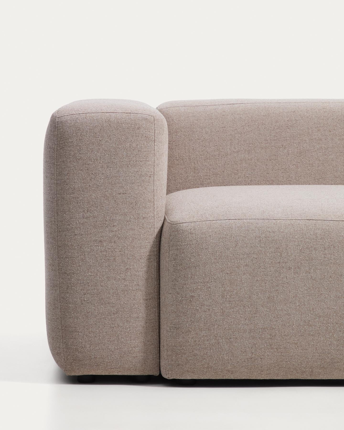 2-Sitzer-Sofa Blok in beiger Chenille, 210 cm, FSC Mix Credit in Beige präsentiert im Onlineshop von KAQTU Design AG. 2er Sofa ist von Kave Home