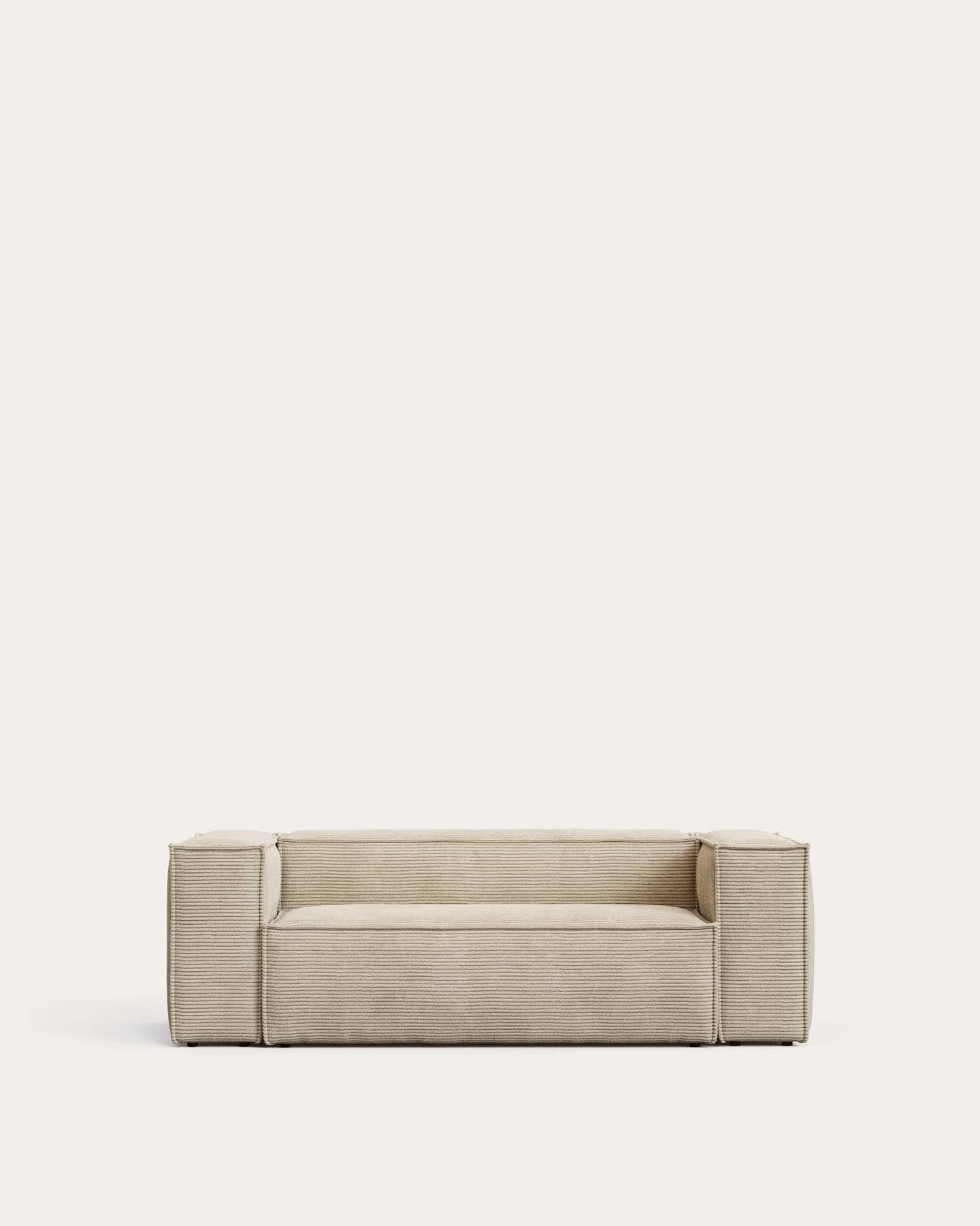 2-Sitzer-Sofa Blok schwer entflammbar mit dickem Cord in Ecru 210 cm FSC Mix Credit in Ecru präsentiert im Onlineshop von KAQTU Design AG. 2er Sofa ist von Kave Home