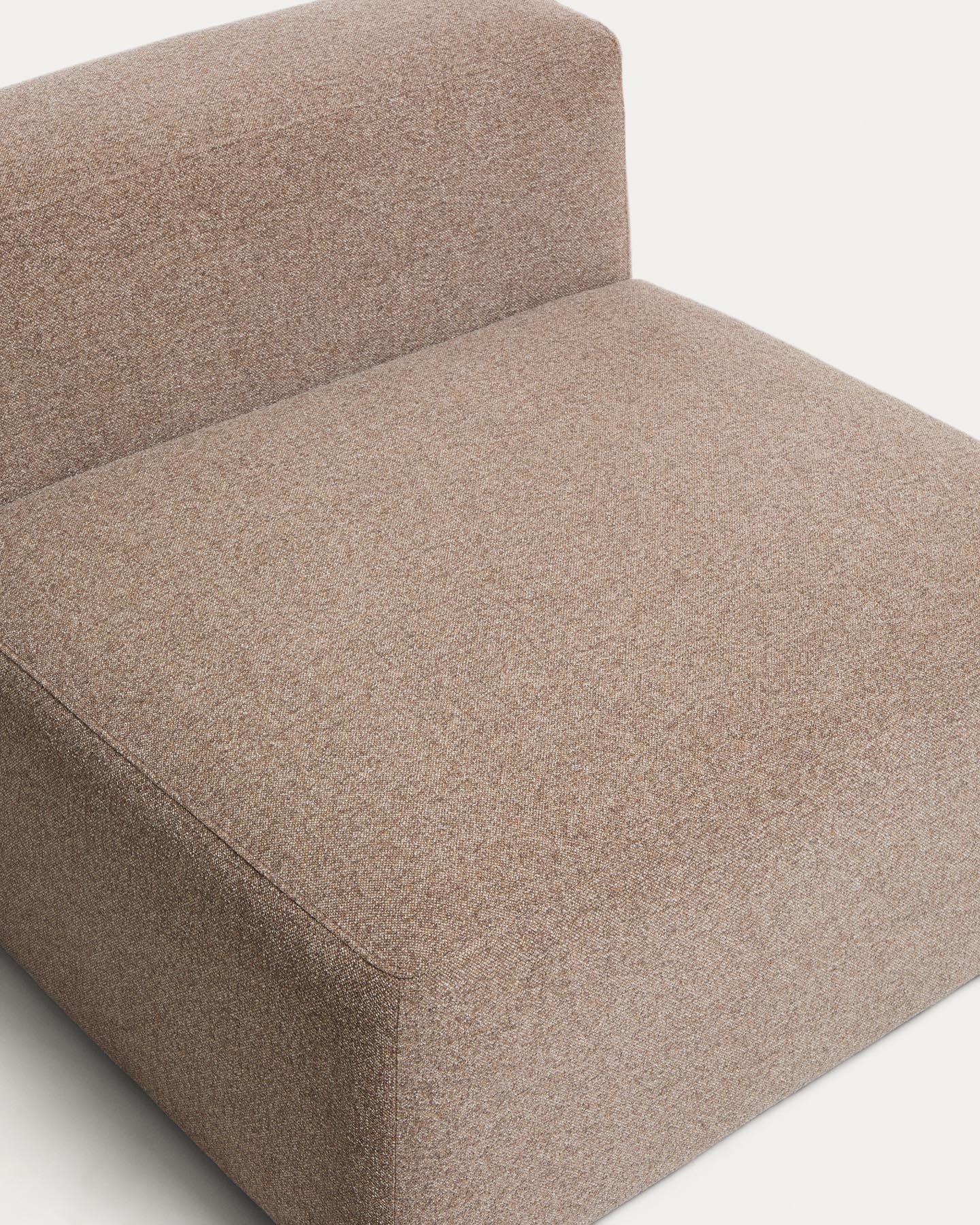 Sessel Blok in brauner Chenille, 90 cm, FSC Mix Credit in Taupe präsentiert im Onlineshop von KAQTU Design AG. Pouf ist von Kave Home