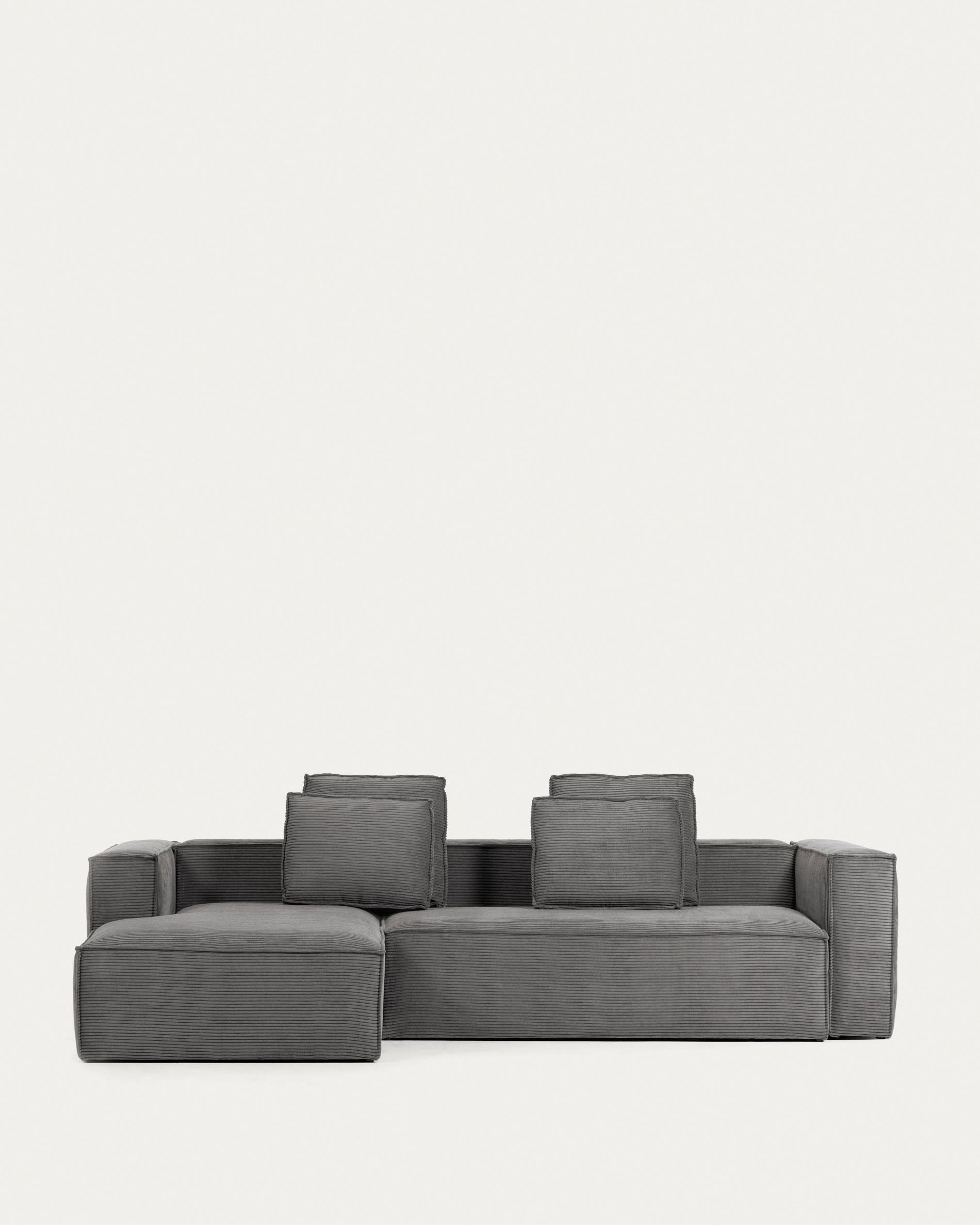 4-Sitzer-Sofa Blok mit dickem, grauen Cord und Chaiselongue links 330 cm FSC Mix Credit in Grau präsentiert im Onlineshop von KAQTU Design AG. 4er Sofa ist von Kave Home