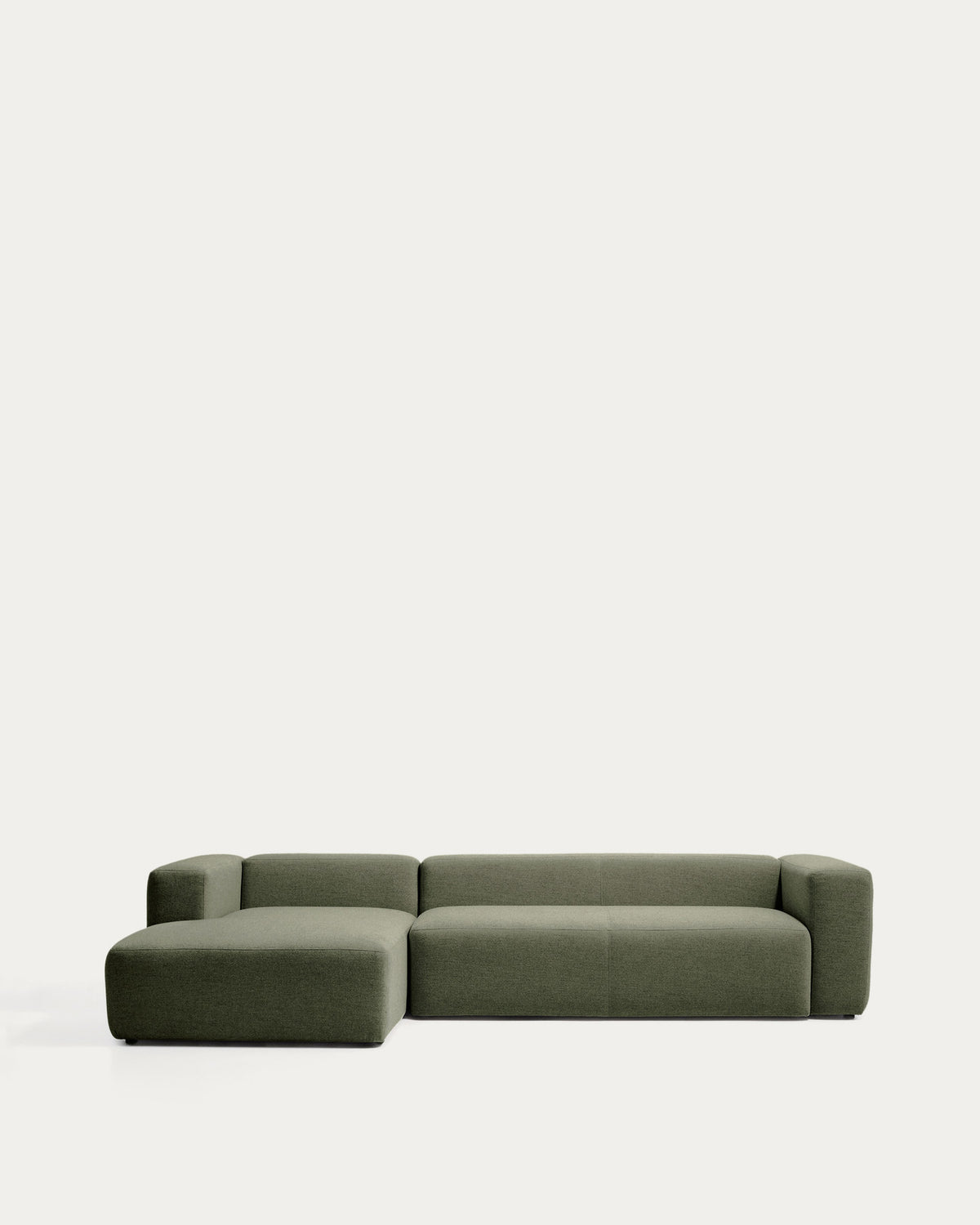4-Sitzer-Sofa Blok mit Chaiselongue links in moosgrüner Chenille, 330 cm, FSC Mix Credit in Grün präsentiert im Onlineshop von KAQTU Design AG. L-Sofa links ist von Kave Home