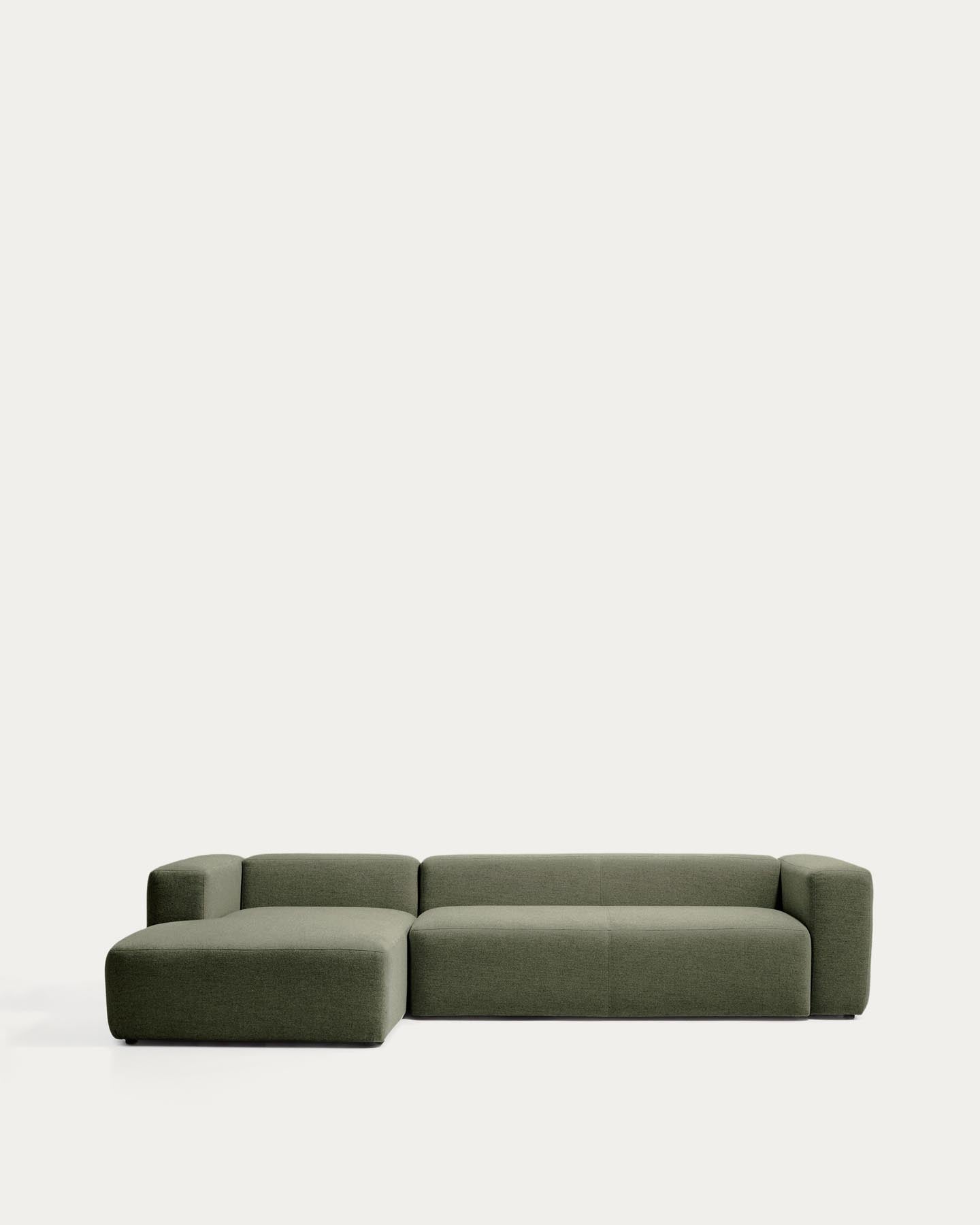 4-Sitzer-Sofa Blok mit Chaiselongue links in moosgrüner Chenille, 330 cm, FSC Mix Credit in Grün präsentiert im Onlineshop von KAQTU Design AG. L-Sofa links ist von Kave Home