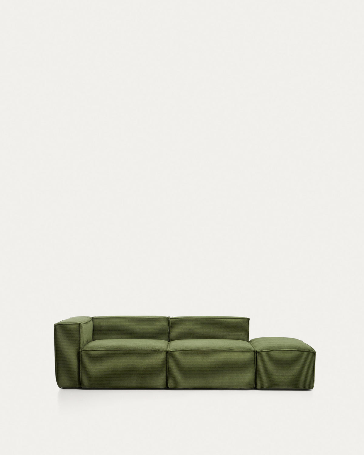 3-Sitzer-Sofa Blok mit Armlehne links und Pouf-Randmodul in grobem grünem Cord, 270 cm, FSC Mix Credit in Grün präsentiert im Onlineshop von KAQTU Design AG. 3er Sofa ist von Kave Home