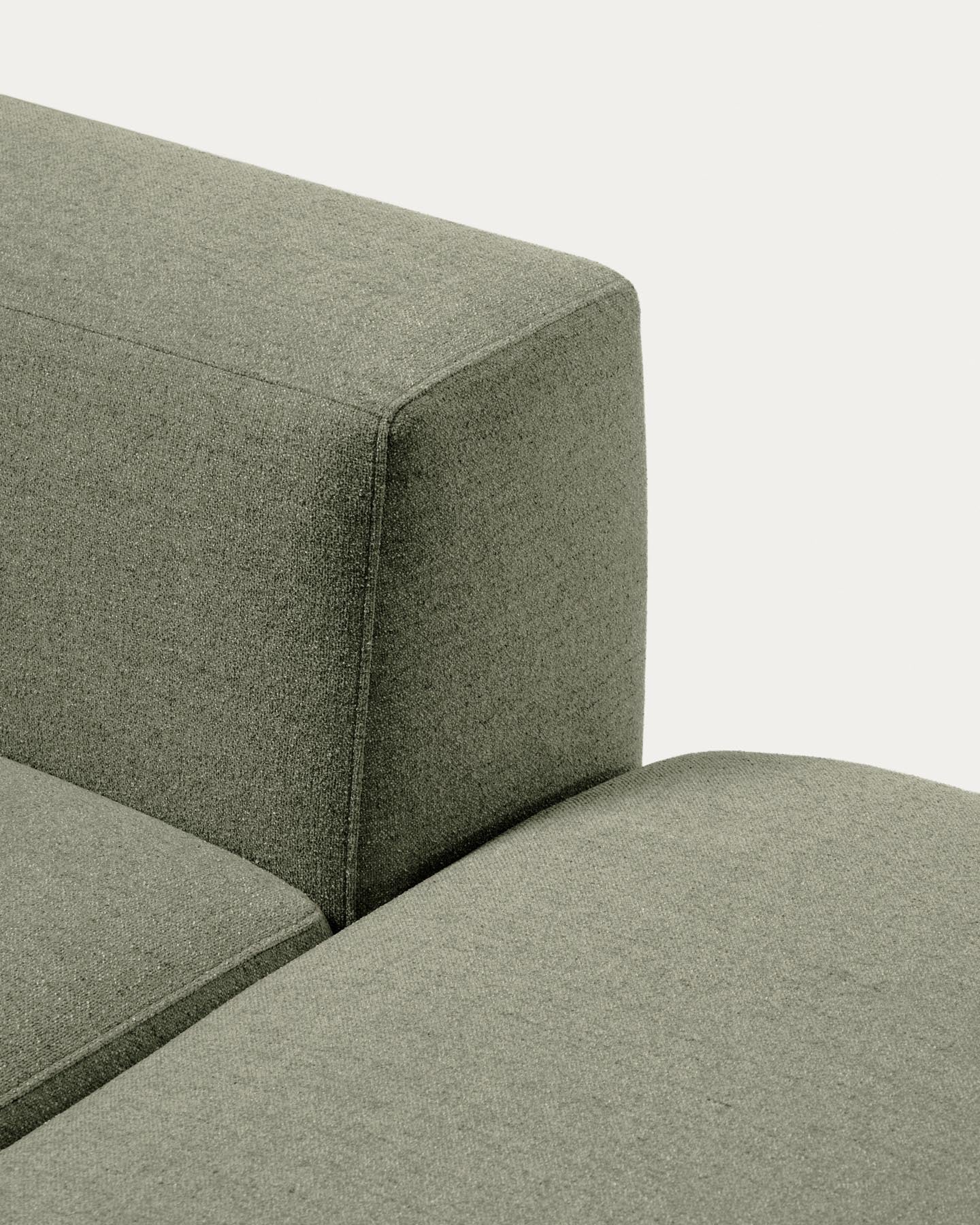 3-Sitzer-Sofa Blok mit Armlehne links und Pouf-Randmodul in moosgrüner Chenille, 270 cm, FSC Mix Credit in Grün präsentiert im Onlineshop von KAQTU Design AG. 3er Sofa ist von Kave Home