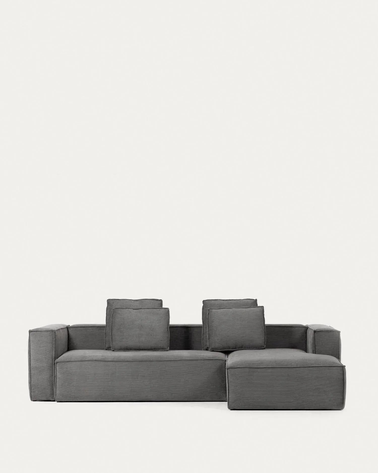 4-Sitzer-Sofa Blok mit dickem, grauen Cord und Chaiselongue rechts 330 cm FSC Mix Credit in Grau präsentiert im Onlineshop von KAQTU Design AG. 4er Sofa ist von Kave Home
