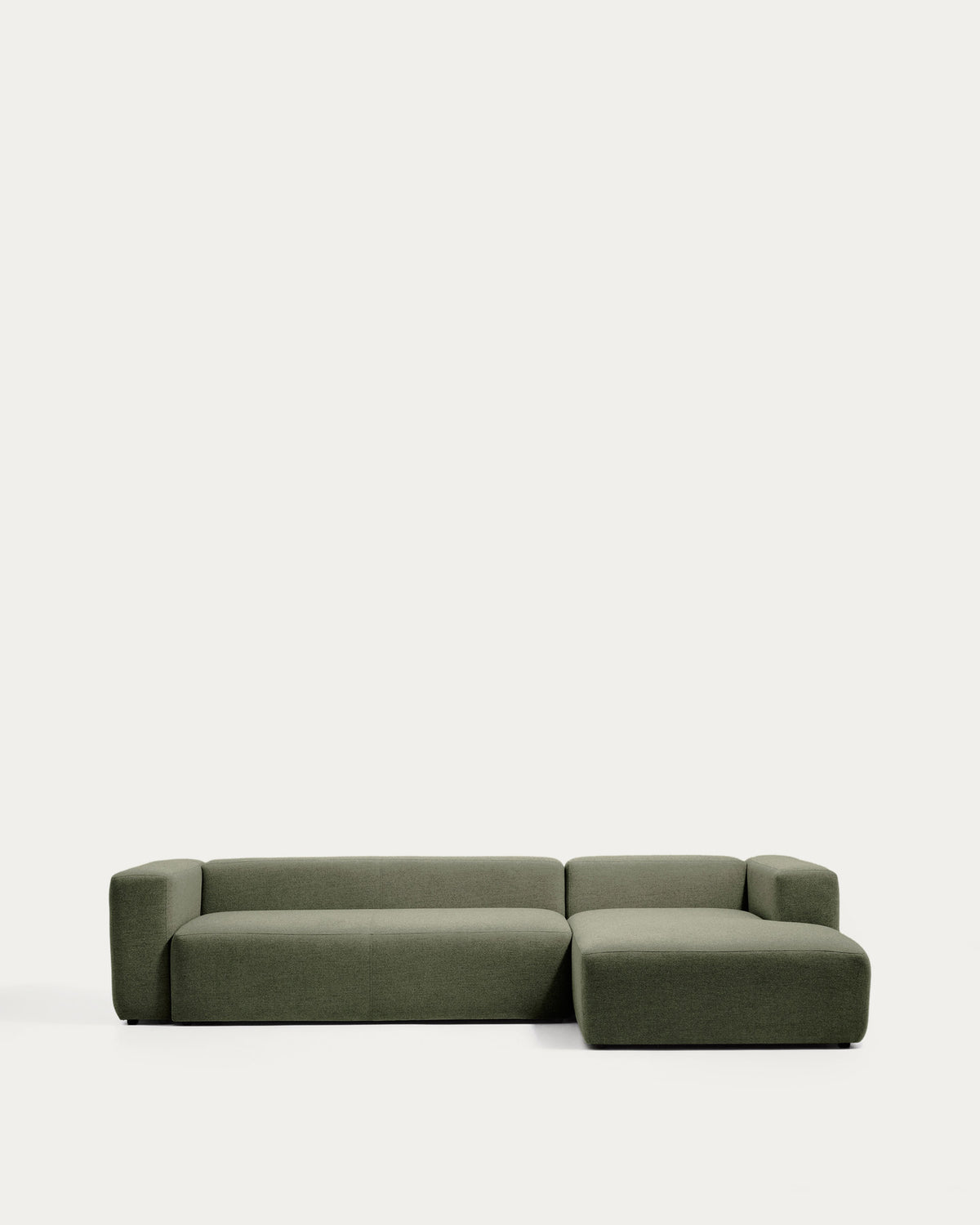 4-Sitzer-Sofa Blok mit Chaiselongue rechts in moosgrüner Chenille, 330 cm, FSC Mix Credit in Grün präsentiert im Onlineshop von KAQTU Design AG. L-Sofa rechts ist von Kave Home