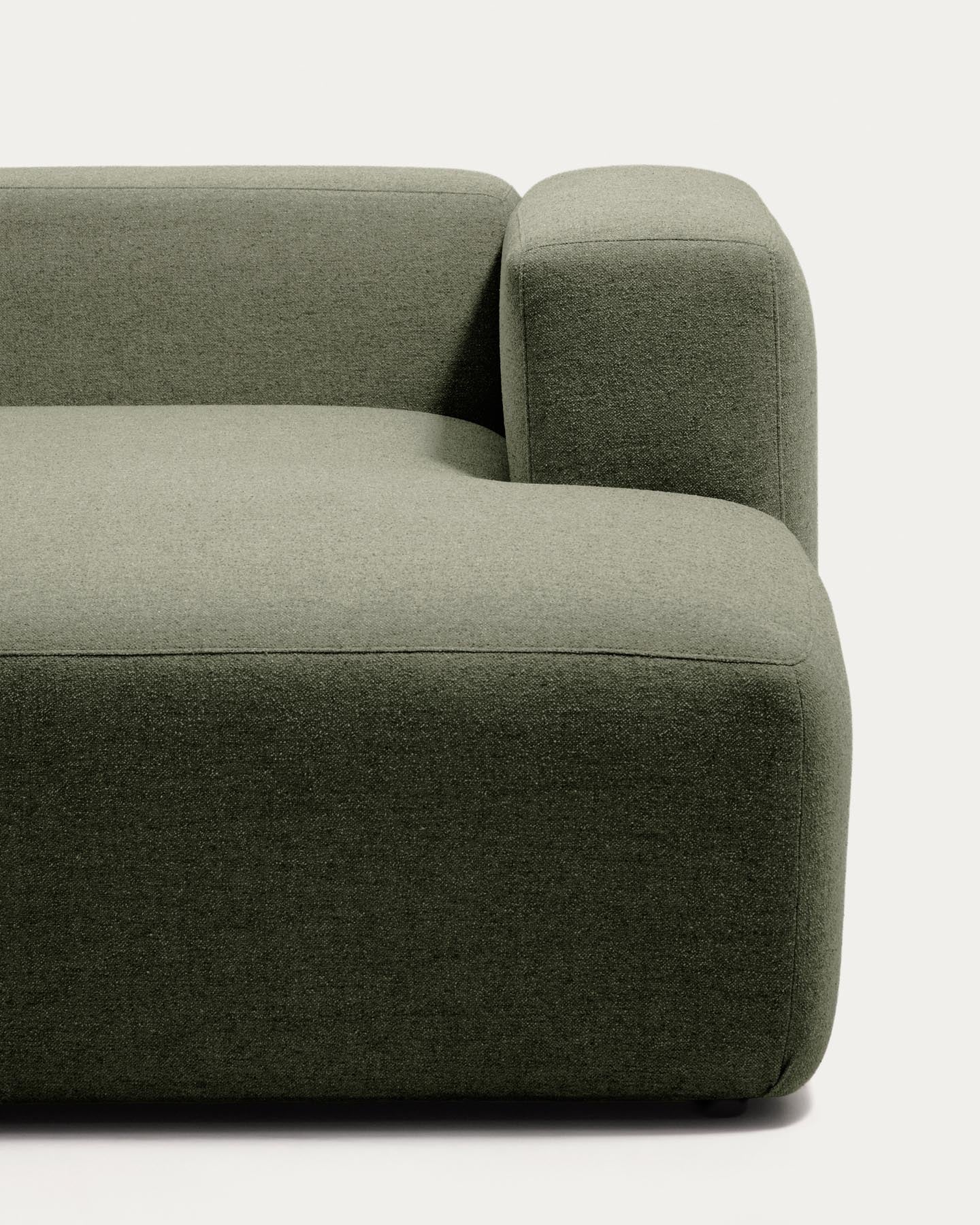 4-Sitzer-Sofa Blok mit Chaiselongue rechts in moosgrüner Chenille, 330 cm, FSC Mix Credit in Grün präsentiert im Onlineshop von KAQTU Design AG. L-Sofa rechts ist von Kave Home