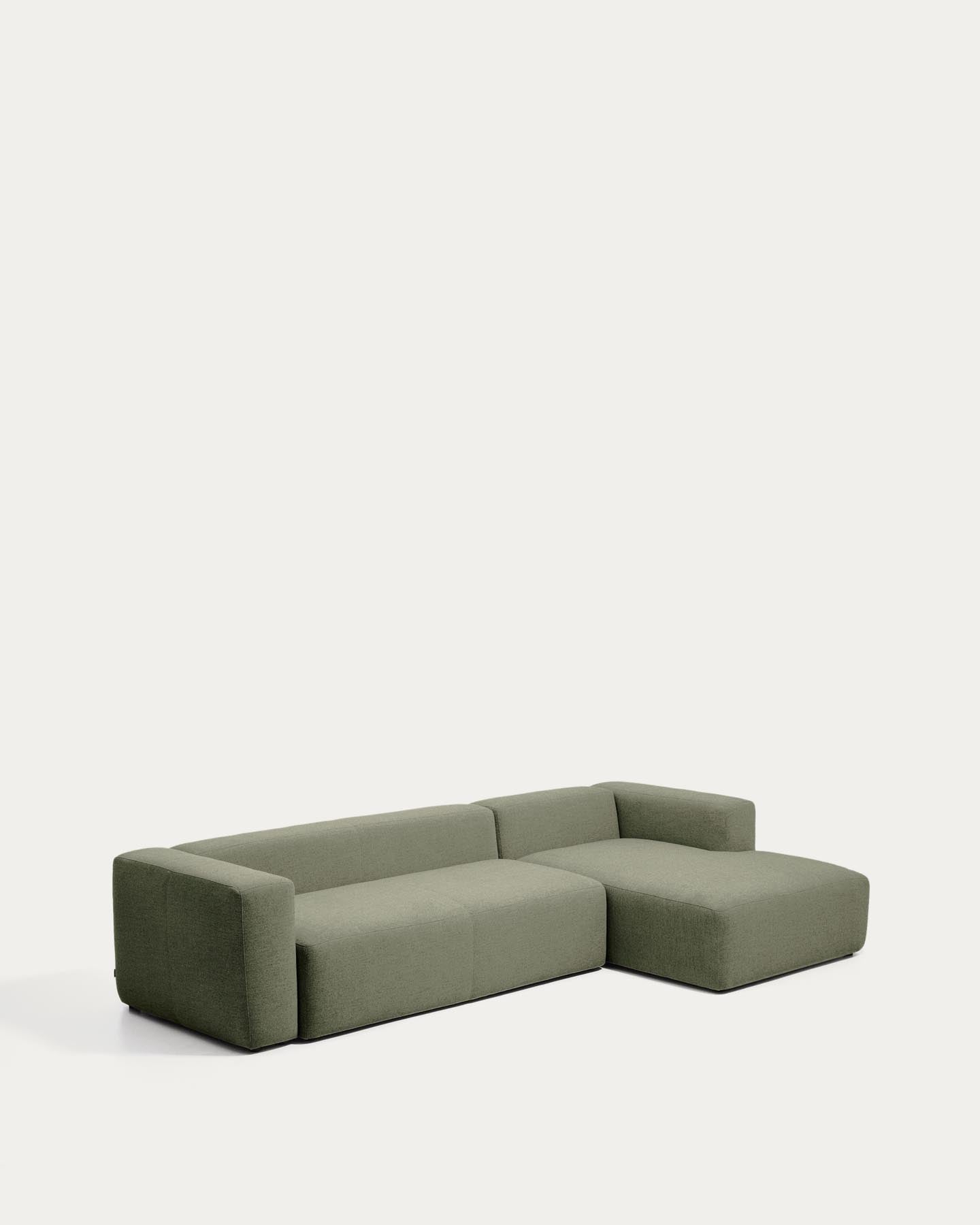 4-Sitzer-Sofa Blok mit Chaiselongue rechts in moosgrüner Chenille, 330 cm, FSC Mix Credit in Grün präsentiert im Onlineshop von KAQTU Design AG. L-Sofa rechts ist von Kave Home