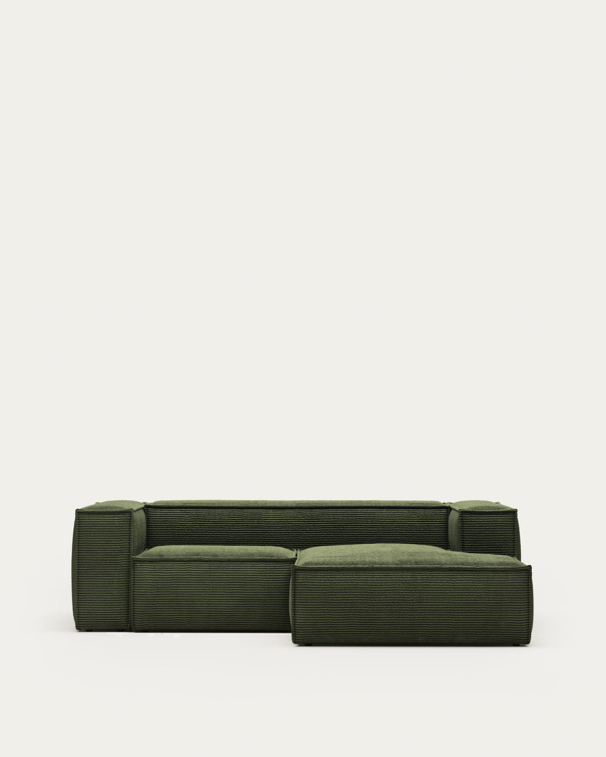2-Sitzer-Sofa Blok mit dickem, grünem Cord und Chaiselongue rechts 240 cm FSC Mix Credit in Grün präsentiert im Onlineshop von KAQTU Design AG. L-Sofa rechts ist von Kave Home