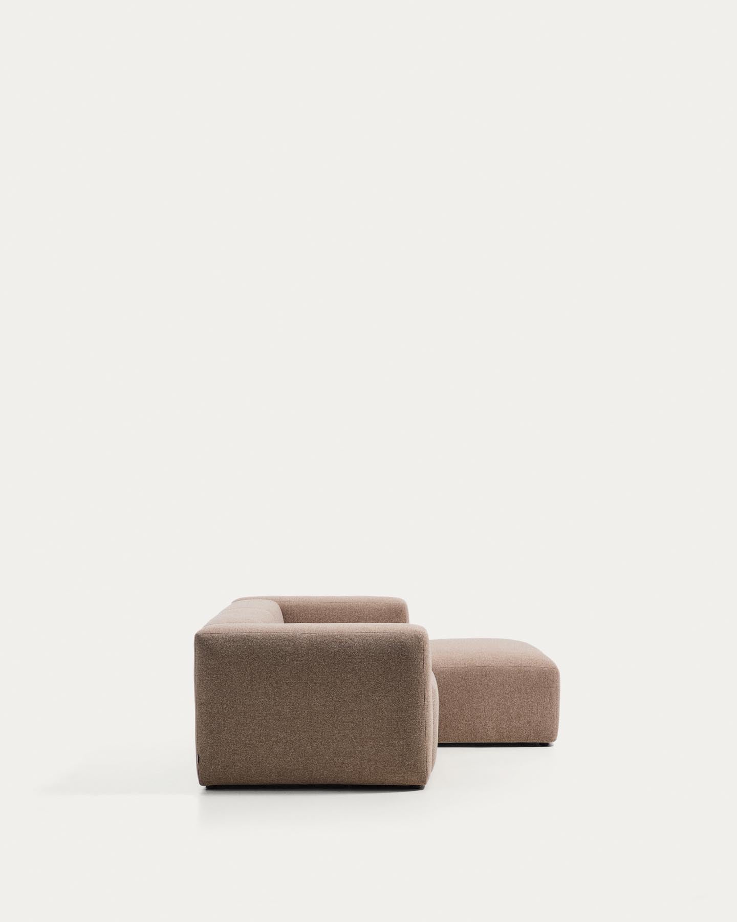 2-Sitzer-Sofa Blok mit Chaiselongue rechts in brauner Chenille, 240 cm, FSC Mix Credit in Taupe präsentiert im Onlineshop von KAQTU Design AG. L-Sofa rechts ist von Kave Home
