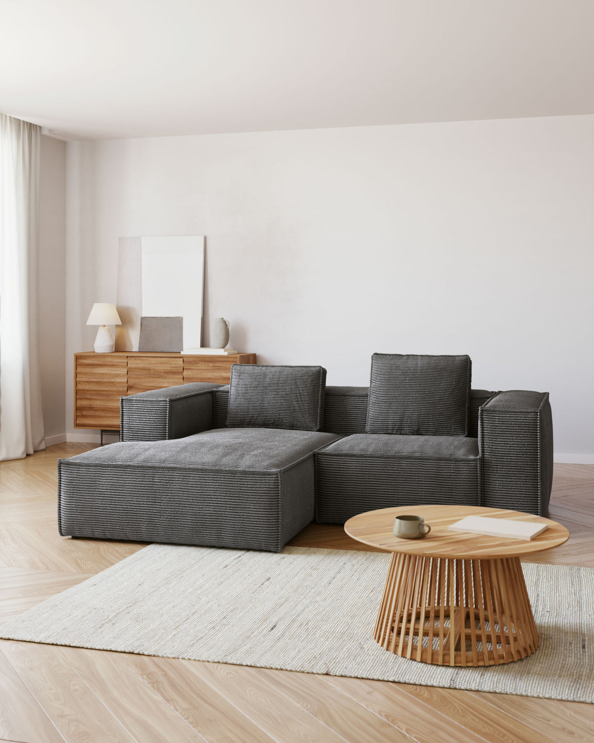 2-Sitzer-Sofa Blok mit dickem, grauen Cord und Chaiselongue links 240 cm FSC Mix Credit in Grau präsentiert im Onlineshop von KAQTU Design AG. L-Sofa links ist von Kave Home