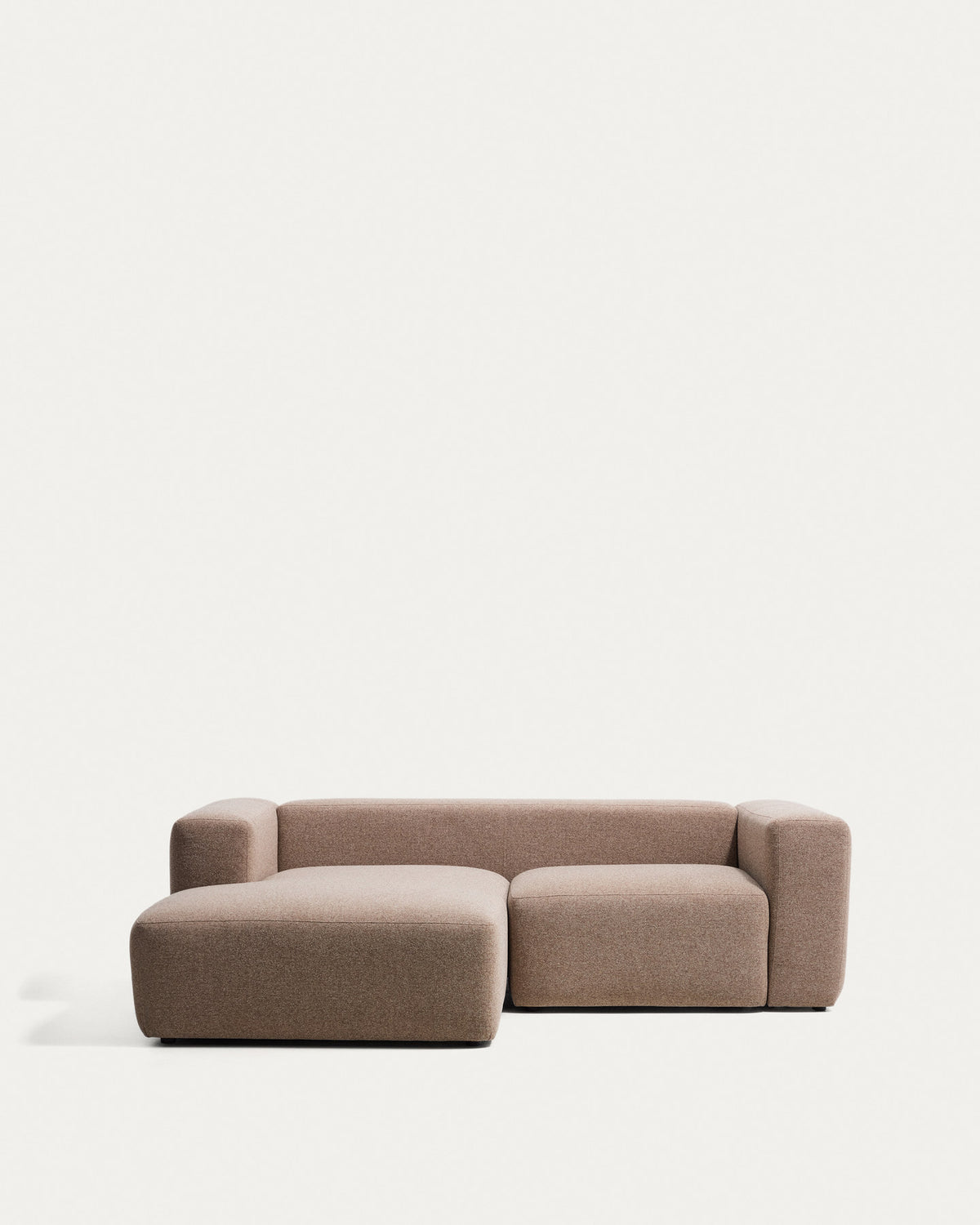 2-Sitzer-Sofa Blok mit Chaiselongue links in brauner Chenille, 240 cm, FSC Mix Credit in Taupe präsentiert im Onlineshop von KAQTU Design AG. L-Sofa links ist von Kave Home
