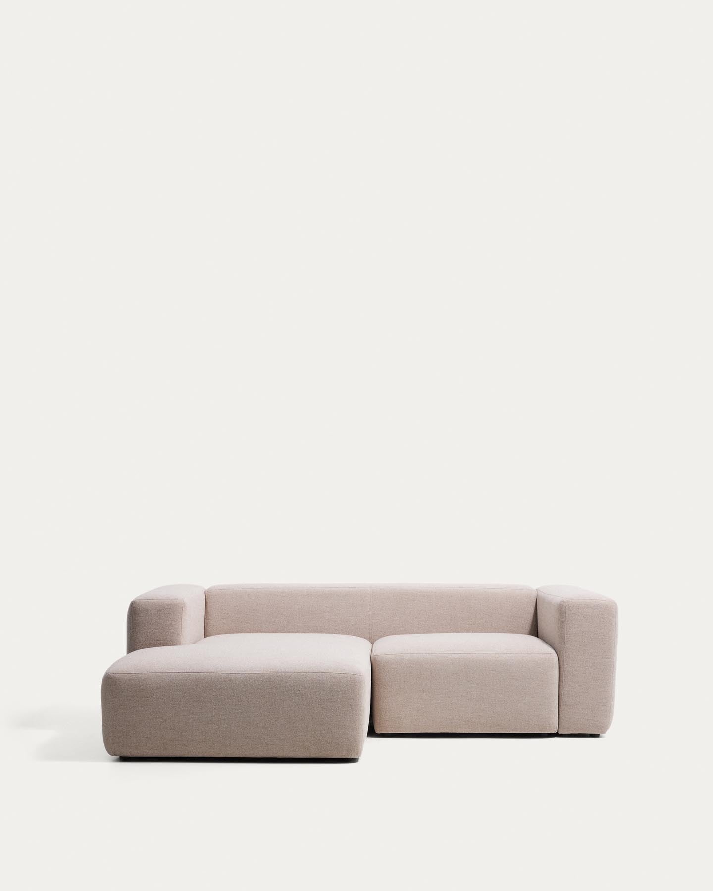 2-Sitzer-Sofa Blok mit Chaiselongue links in beiger Chenille, 240 cm, FSC Mix Credit in Beige präsentiert im Onlineshop von KAQTU Design AG. L-Sofa links ist von Kave Home