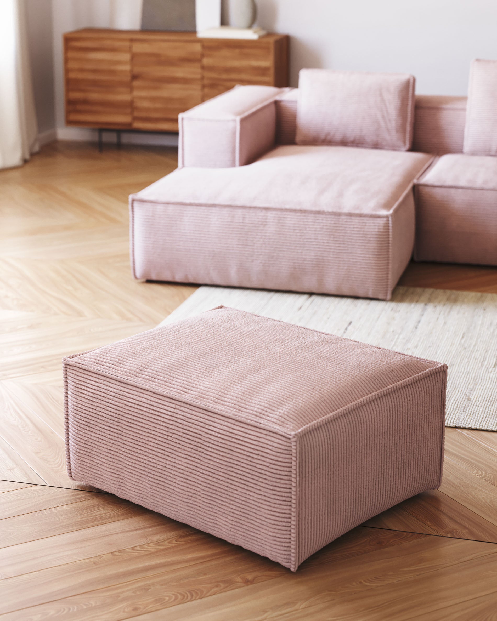 2-Sitzer-Sofa Blok mit Chaiselongue links, schwer entflammbar mit dickem, rosafarbenem Cord, 240 cm, FSC Mix Credit in Rosa präsentiert im Onlineshop von KAQTU Design AG. 2er Sofa ist von Kave Home