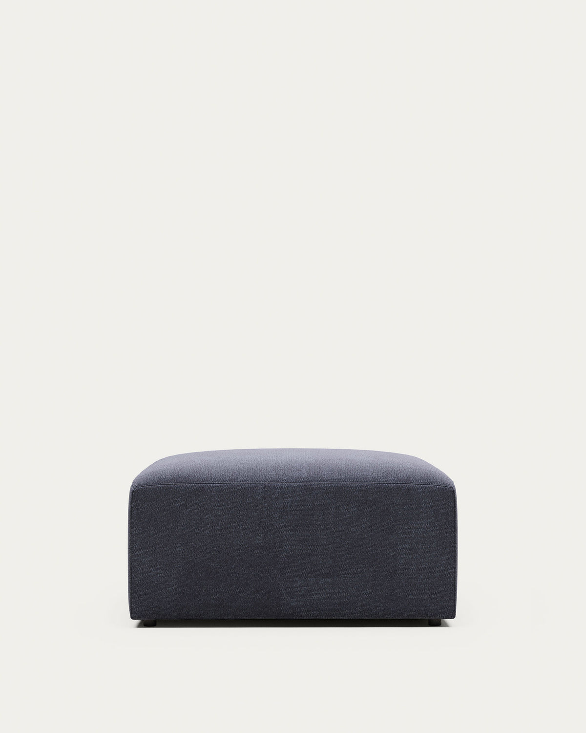 Fussablage Blok, schwer entflammbar mit blauer Chenille, 90 x 74 cm in Blau präsentiert im Onlineshop von KAQTU Design AG. Pouf ist von Kave Home