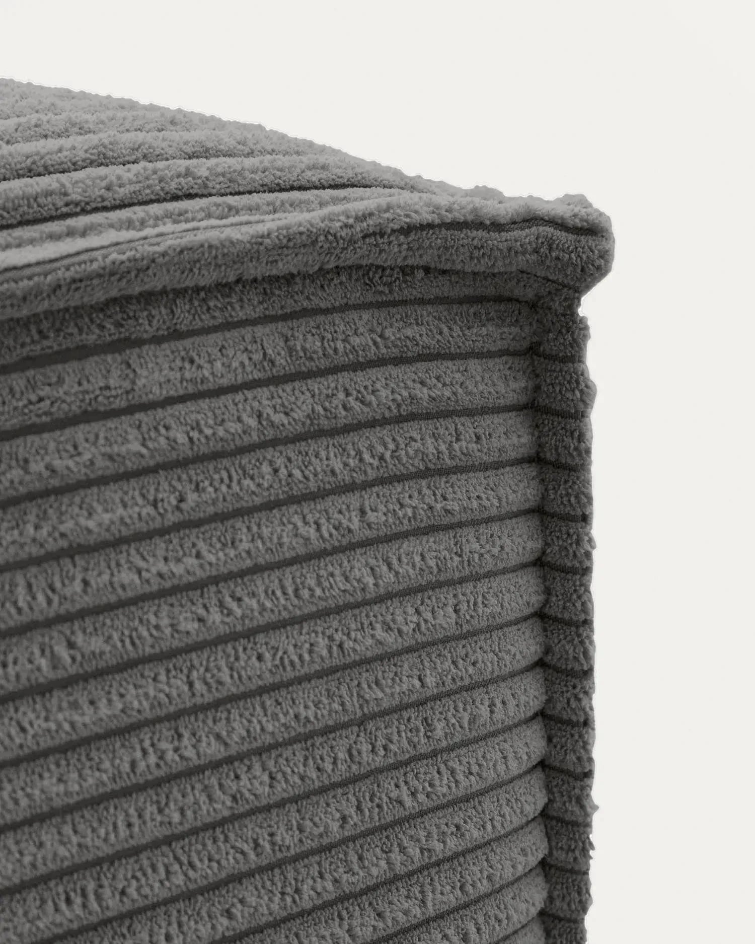 Fußablage Blok breiter Cord grau 90 x 70 cm in Grau präsentiert im Onlineshop von KAQTU Design AG. Hocker ist von Kave Home