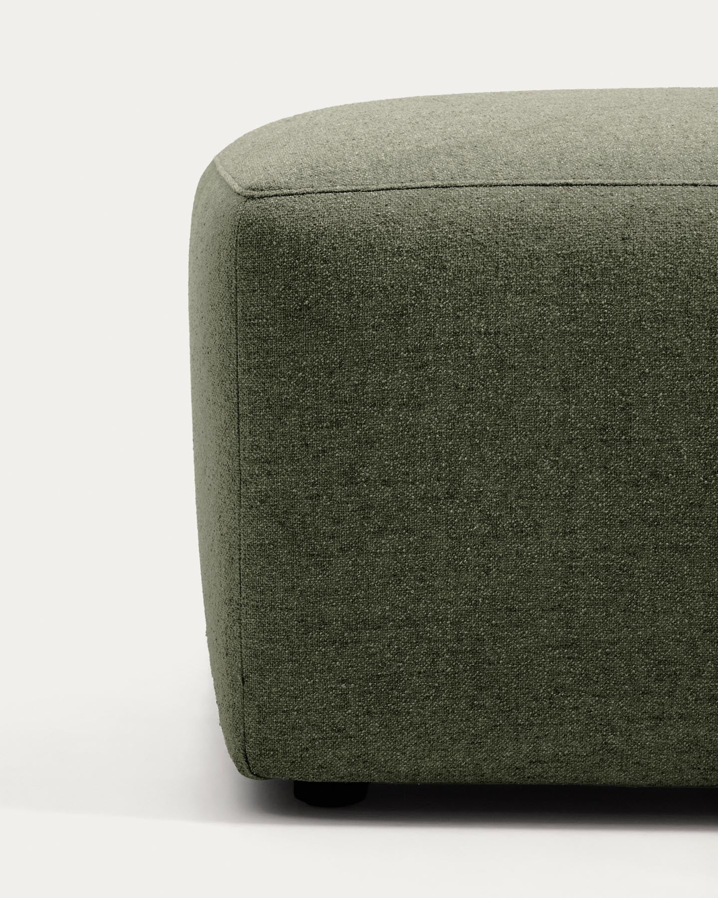 Fussablage Blok in moosgrüner Chenille, 90 x 74 cm, FSC Mix Credit in Grün präsentiert im Onlineshop von KAQTU Design AG. Pouf ist von Kave Home