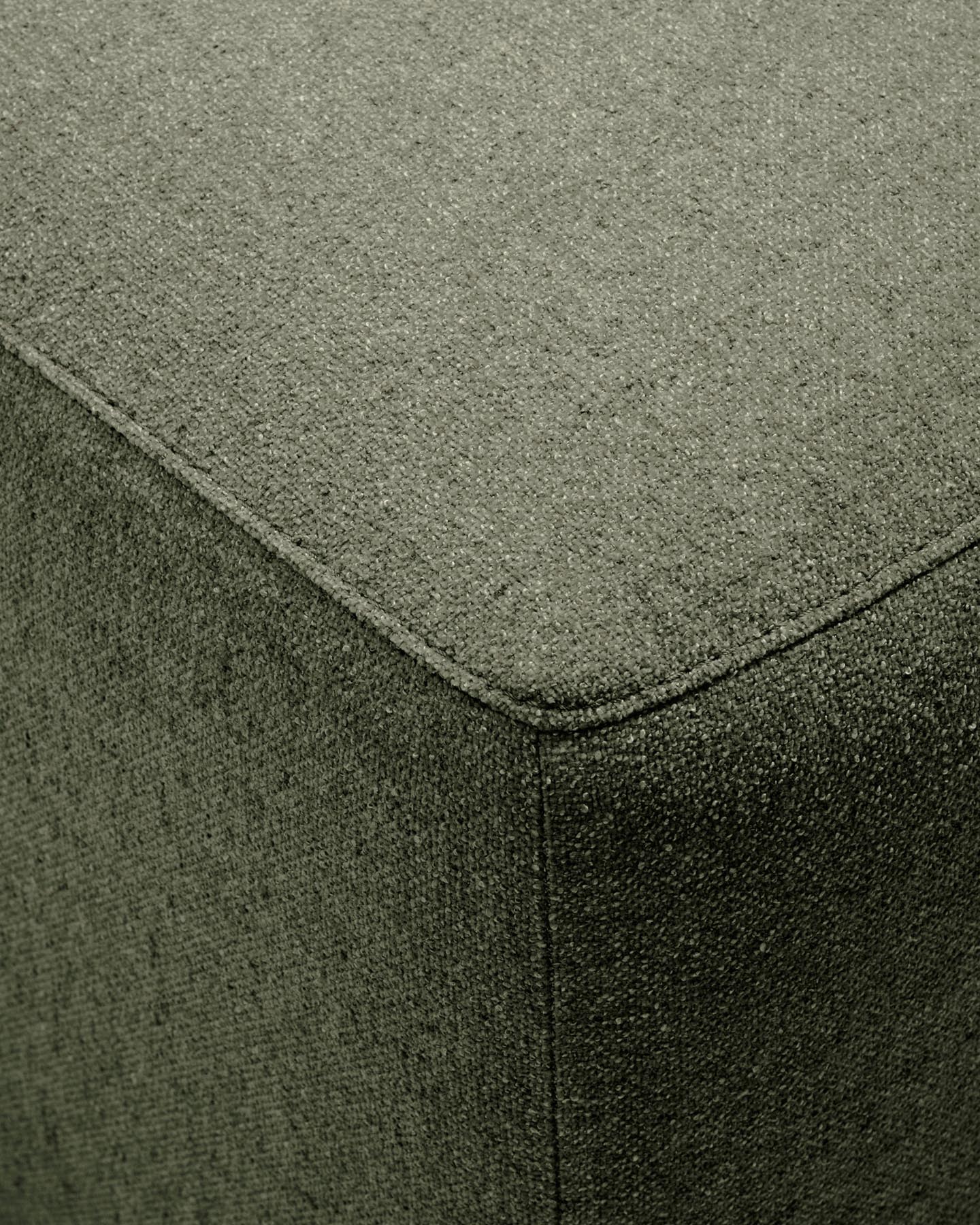Fussablage Blok in moosgrüner Chenille, 90 x 74 cm, FSC Mix Credit in Grün präsentiert im Onlineshop von KAQTU Design AG. Pouf ist von Kave Home