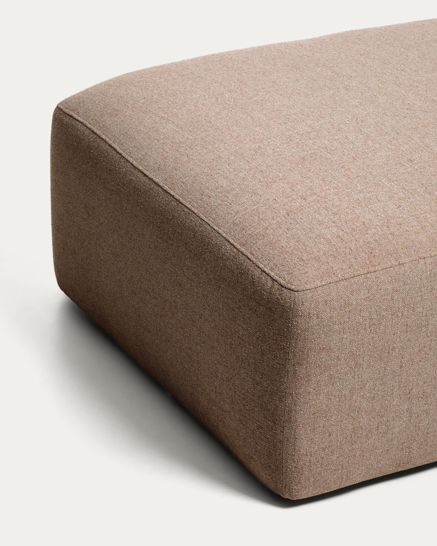 Pouf-Randmodul Blok in brauner Chenille, 90 x 104 cm, FSC Mix Credit in Taupe präsentiert im Onlineshop von KAQTU Design AG. Pouf ist von Kave Home