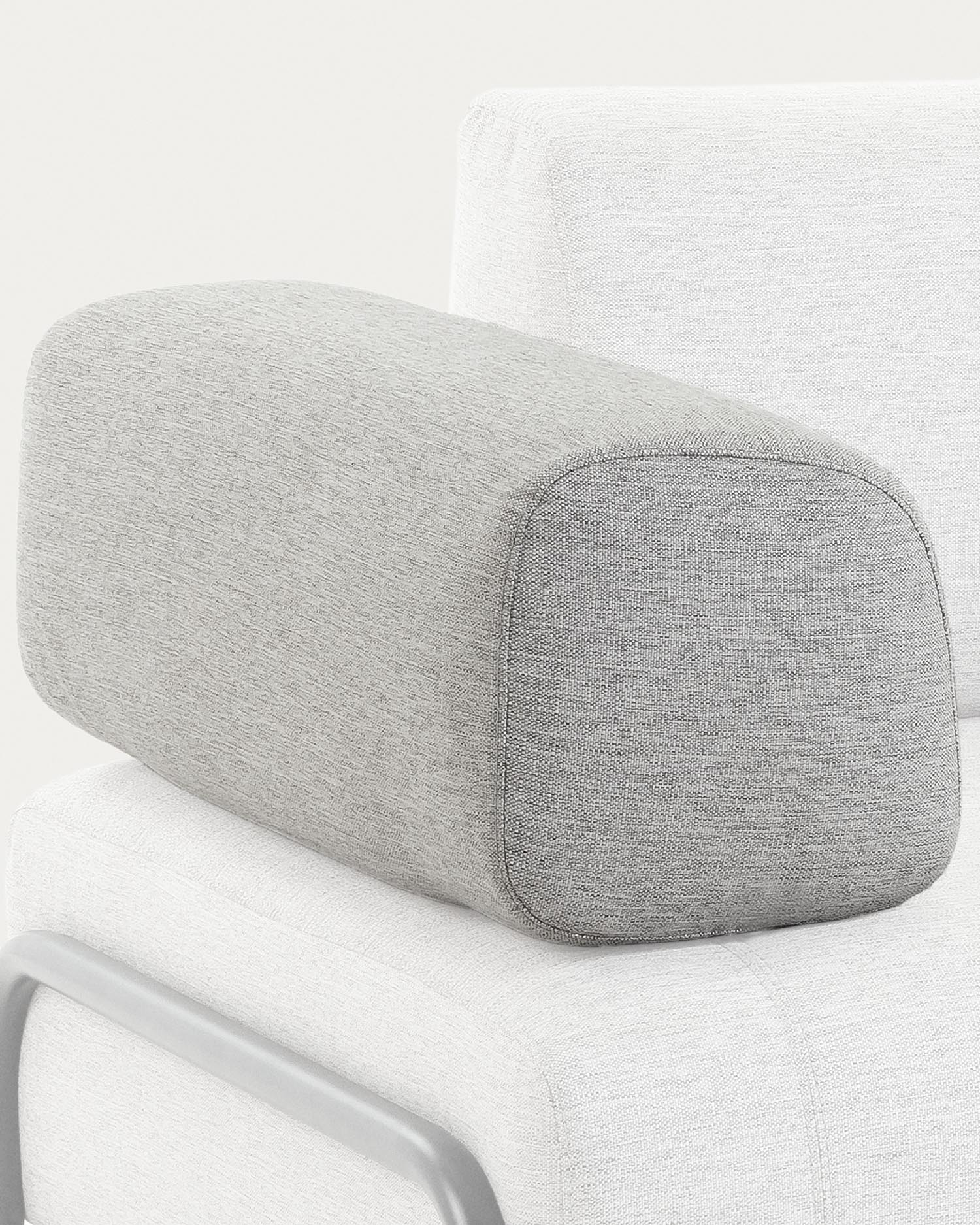 Die Compo Armlehne in Hellgrau von Kave Home bietet modernes Design und Komfort, perfekt für elegante und gemütliche Wohnräume.