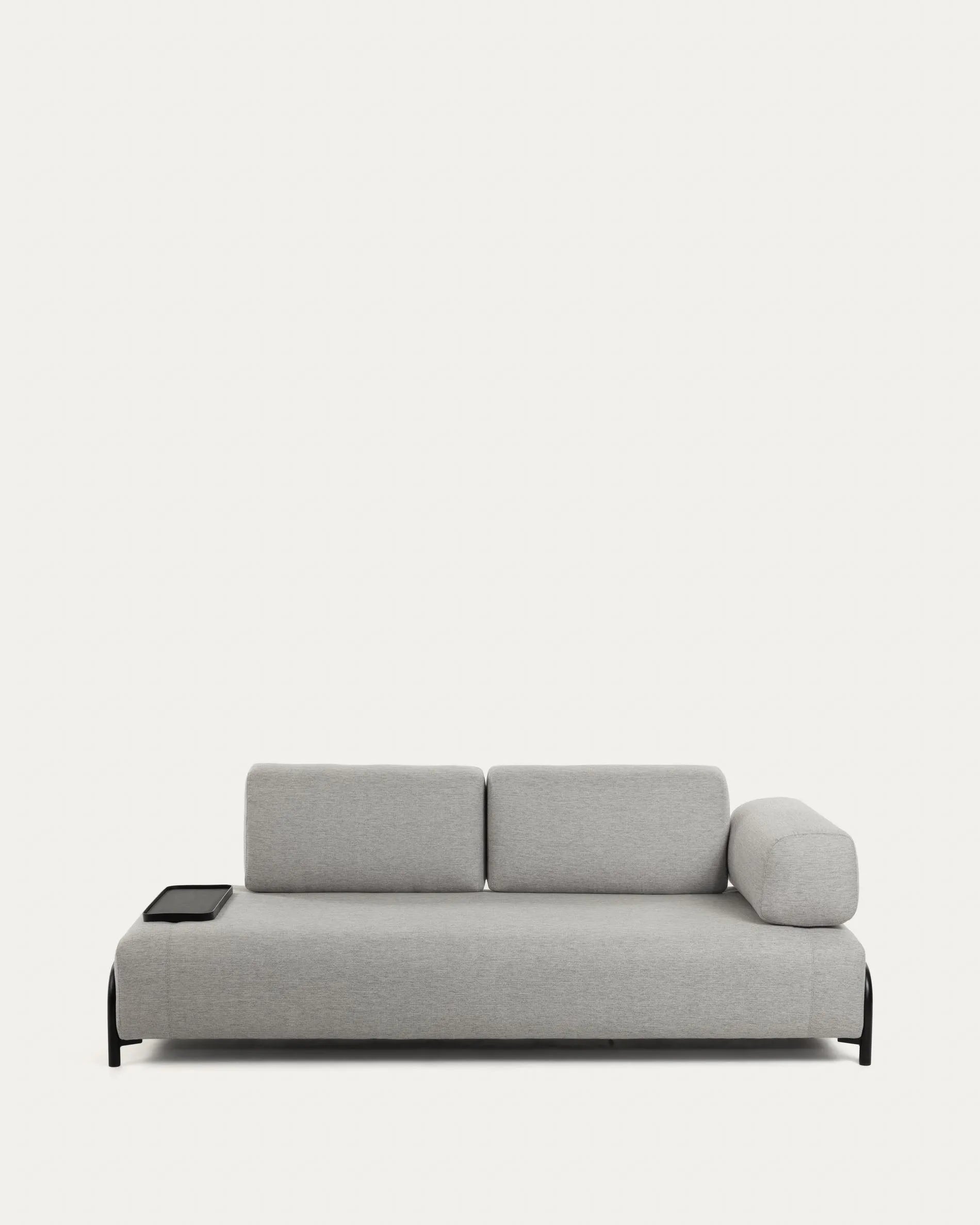 Elegante hellgraue Armlehne von Kave Home, designt von Òscar Doll, für mehr Komfort und Stil auf Ihrem Compo Sofa.