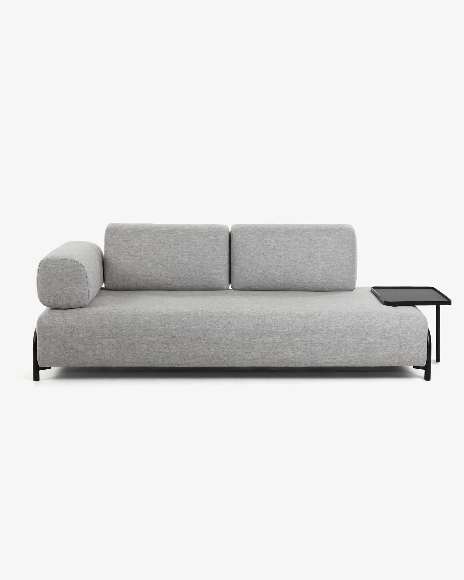 Das Compo Tablett von Kave Home: stilvoll, robust und vielseitig – ideal für Getränke und Snacks auf Ihrem Sofa.