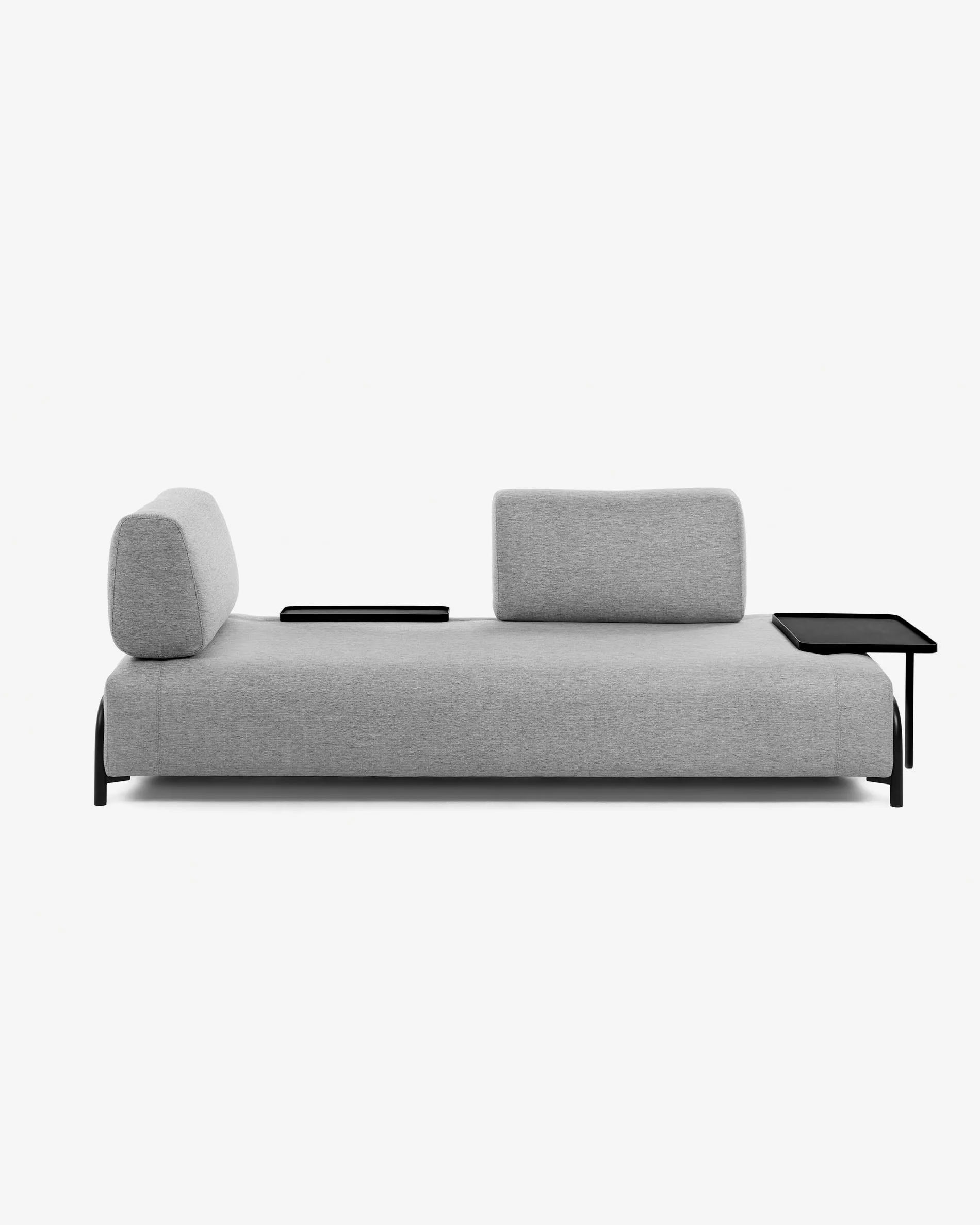Das Compo Tablett von Kave Home: stilvoll, robust und vielseitig – ideal für Getränke und Snacks auf Ihrem Sofa.