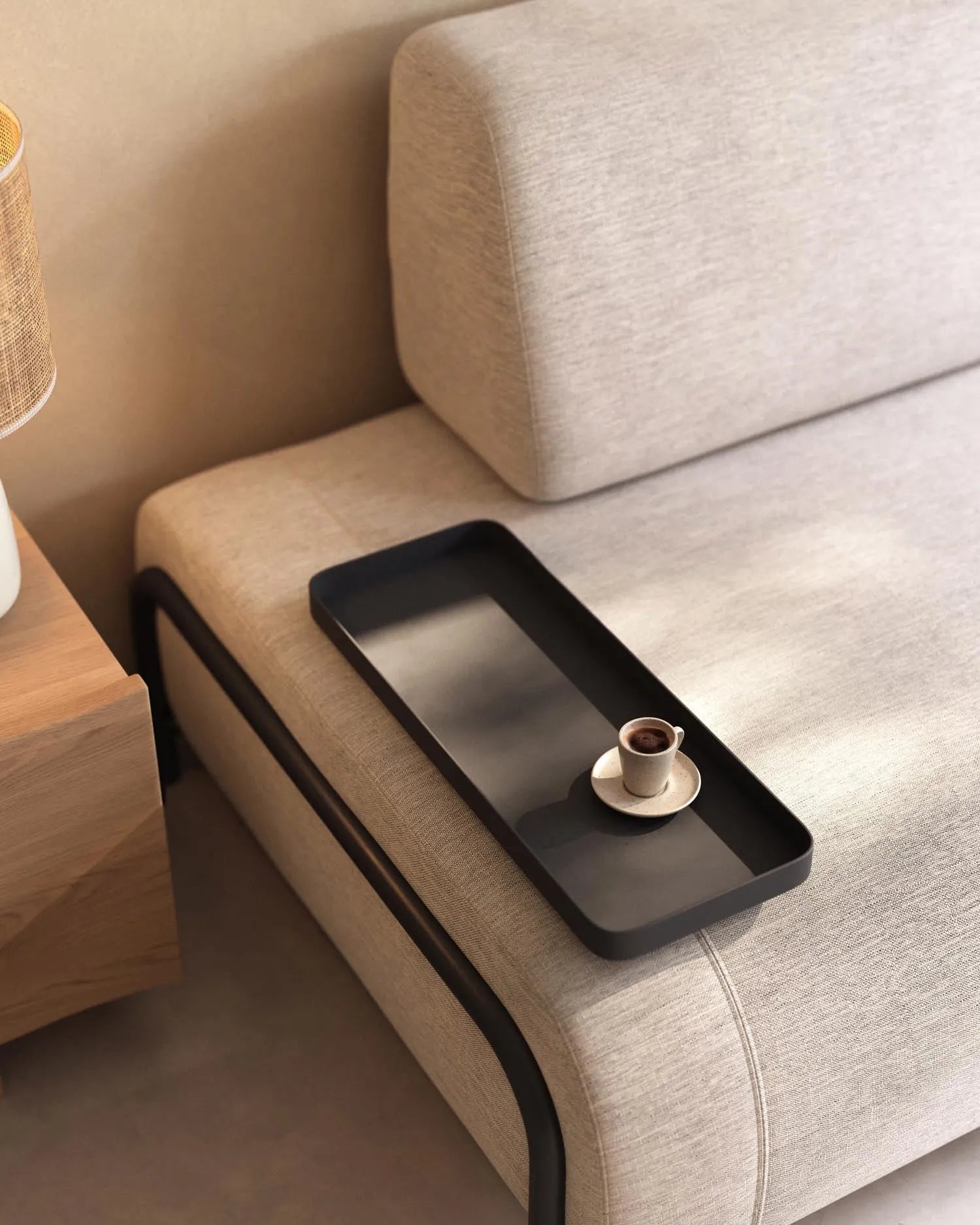 Elegantes Tablett für Ihr Sofa: Praktisch, stilvoll und aus hochwertigem Stoff, ideal für Snacks und Getränke.