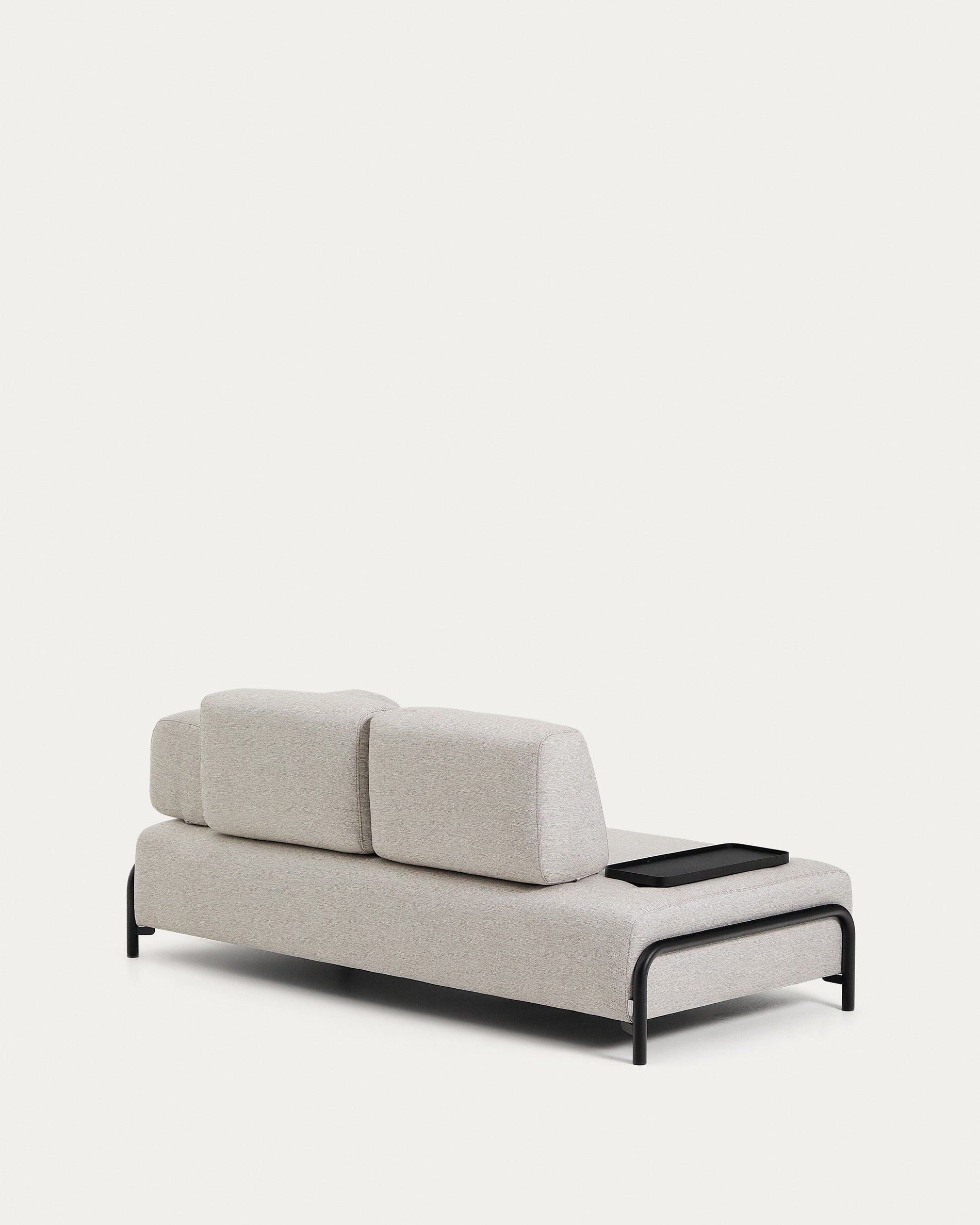 2-Sitzer-Sofa Compo in Graubeige mit kleinem Tablett und schwarzem Metallgestell 200 cm FS in Beige präsentiert im Onlineshop von KAQTU Design AG. 2er Sofa ist von Kave Home
