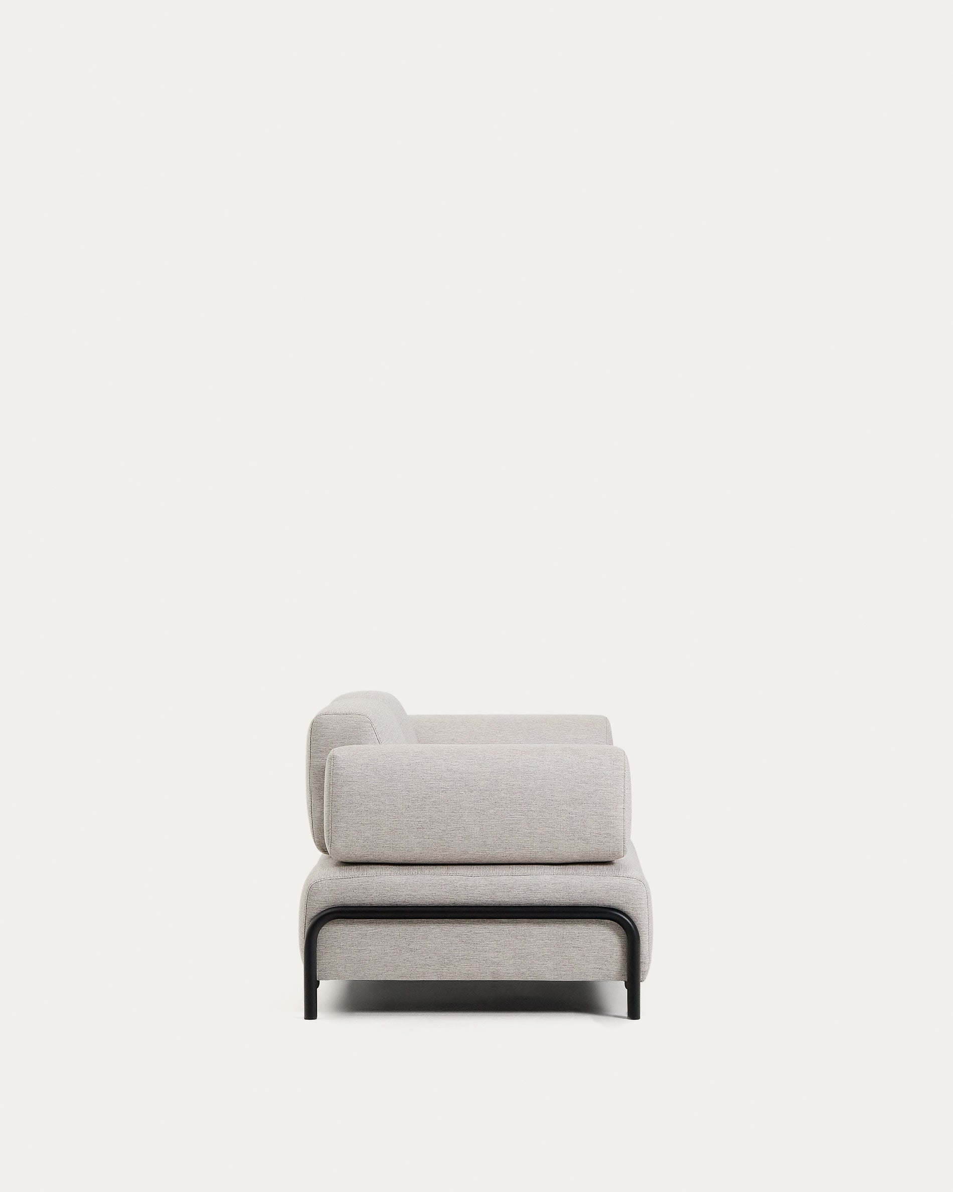 2-Sitzer-Sofa Compo in Graubeige mit schwarzem Metallgestell 200 cm FSC Mix Credit in Beige präsentiert im Onlineshop von KAQTU Design AG. 2er Sofa ist von Kave Home