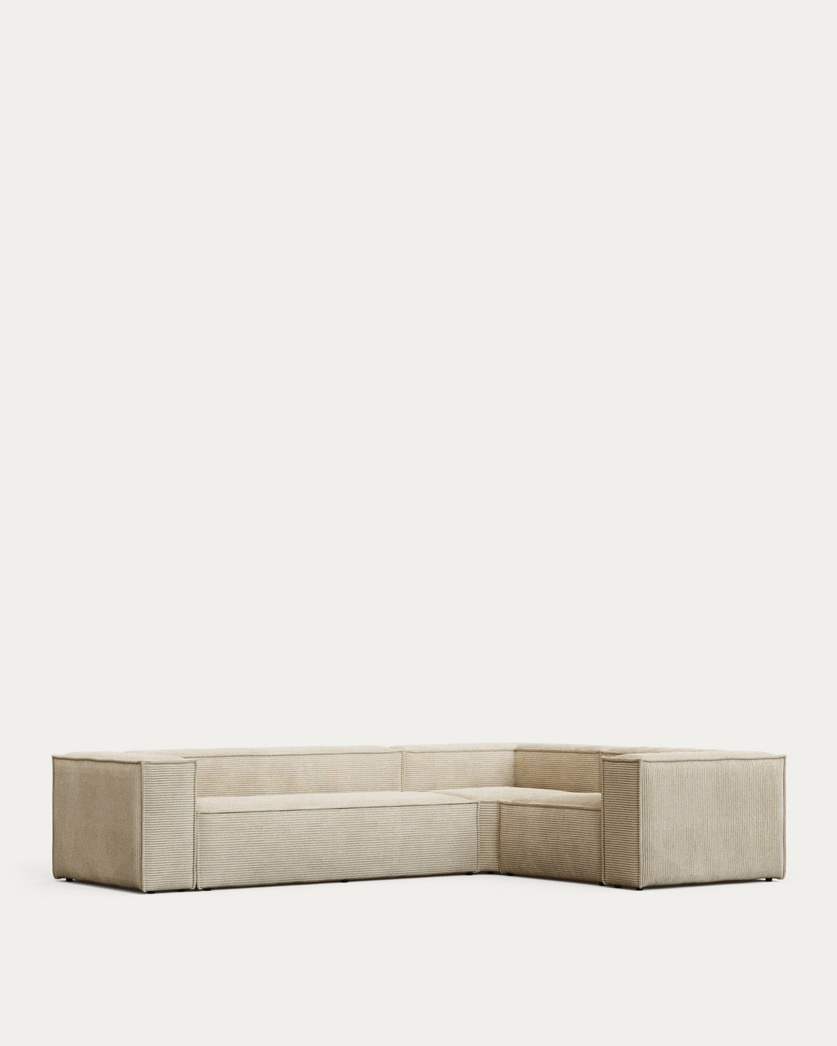 4-Sitzer-Ecksofa Blok schwer entflammbar mit dickem Cord in Ecru 320 x 230 cm / 230 x 320 cm FSC Mix Credit in Ecru präsentiert im Onlineshop von KAQTU Design AG. Ecksofa ist von Kave Home