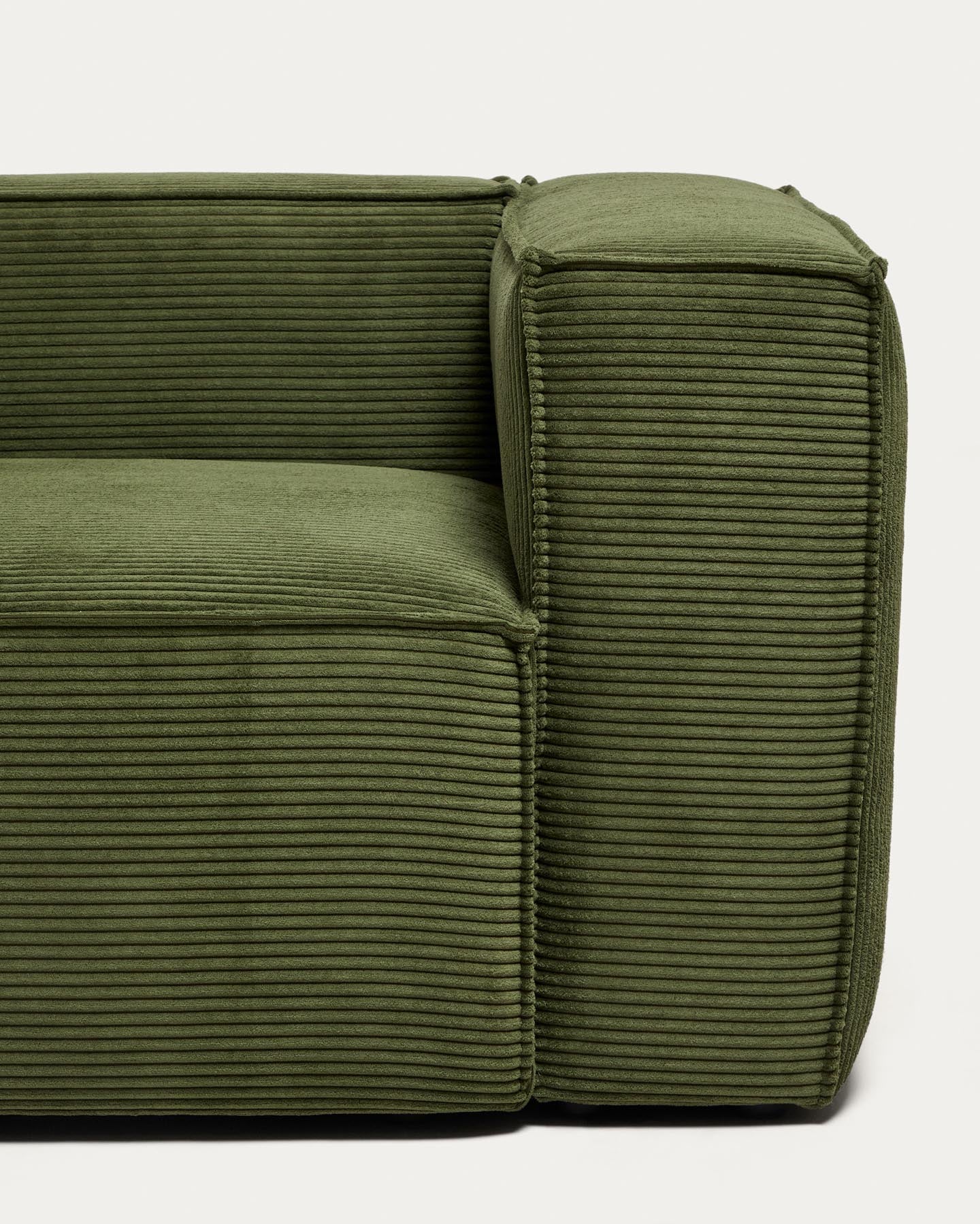 5-Sitzer-Ecksofa Blok mit Randmodul links in grobem grünem Cord, 255 x 320 cm, FSC Mix Credit in Grün präsentiert im Onlineshop von KAQTU Design AG. L-Sofa links ist von Kave Home