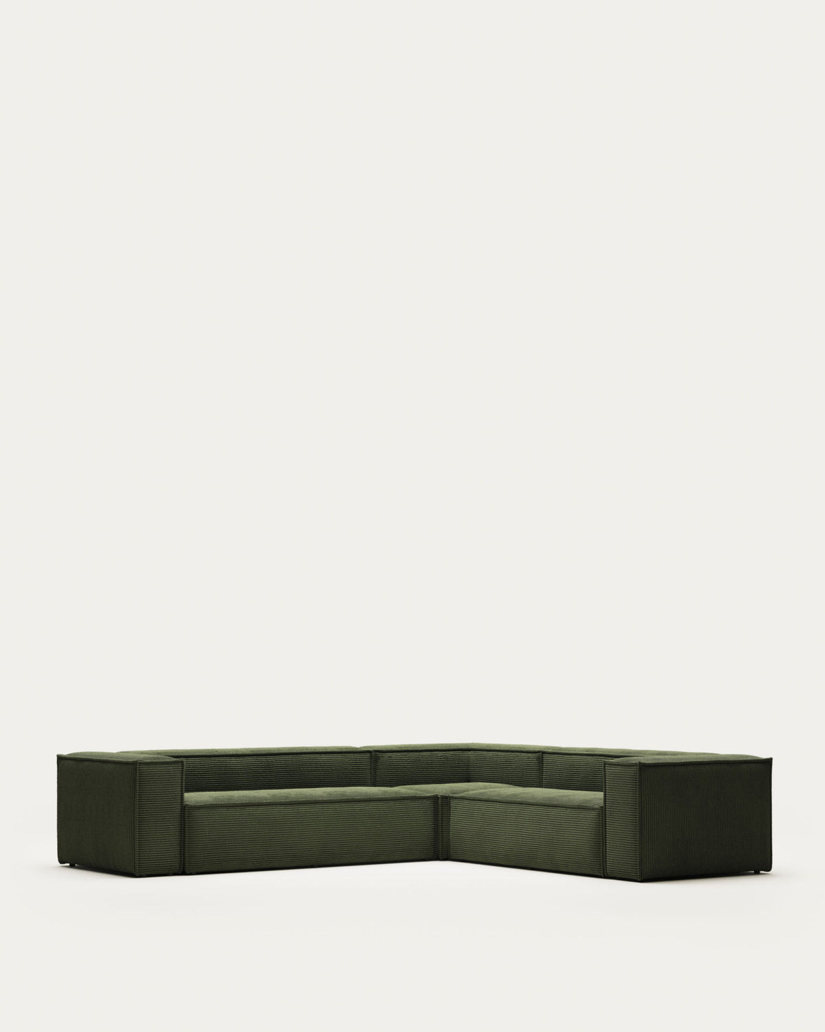 5-Sitzer-Ecksofa Blok mit dickem, grünen Cord 320 x 290 / 290 x 320 cm FSC Mix Credit in Grün präsentiert im Onlineshop von KAQTU Design AG. Ecksofa ist von Kave Home