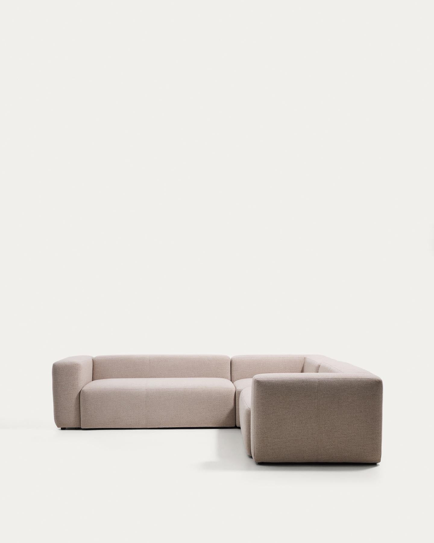4-Sitzer-Ecksofa Blok in beiger Chenille, 290 x 290 cm, FSC Mix Credit in Beige präsentiert im Onlineshop von KAQTU Design AG. Ecksofa ist von Kave Home