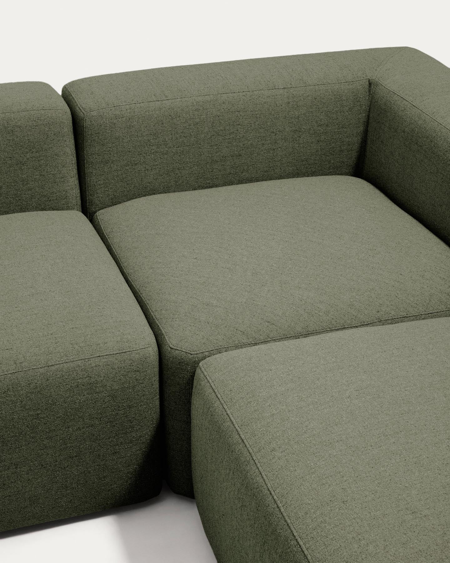 4-Sitzer-Ecksofa Blok in moosgrüner Chenille, 290 x 290 cm, FSC Mix Credit in Grün präsentiert im Onlineshop von KAQTU Design AG. Ecksofa ist von Kave Home