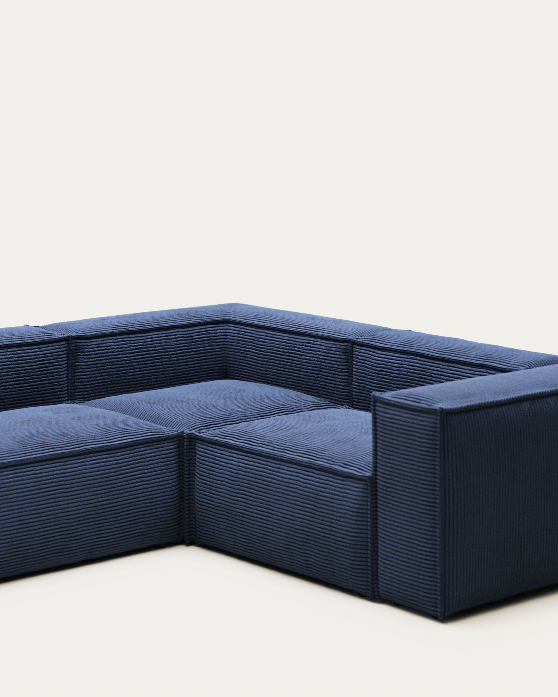 3-Sitzer-Ecksofa Blok, schwer entflammbar mit dickem, blauem Cord, 90 x 230 cm / 230 x 290 cm, FSC Mix Credit in Blau präsentiert im Onlineshop von KAQTU Design AG. Ecksofa ist von Kave Home